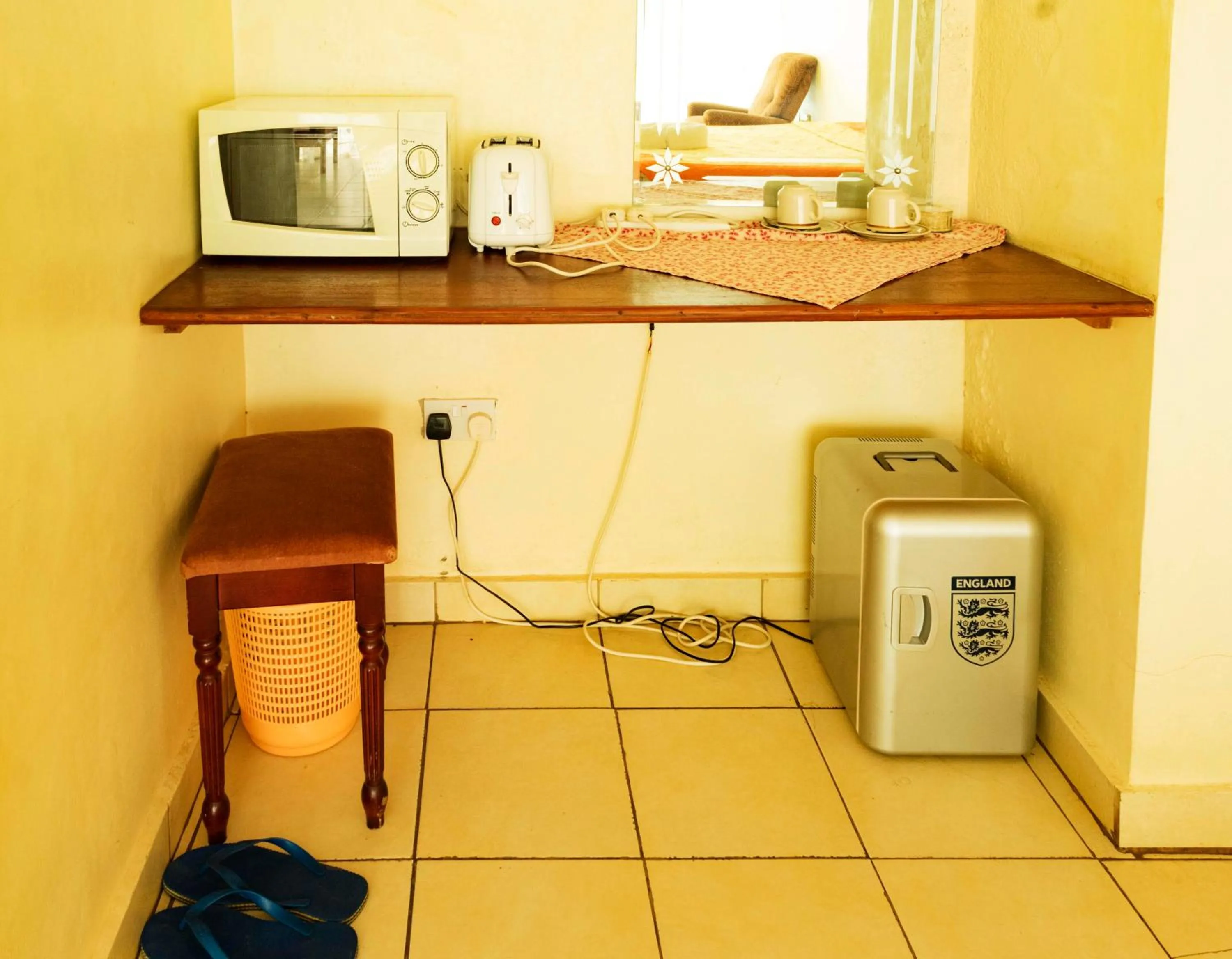 Coffee/tea facilities in Sunrise Apartments Hotel Fort Portal