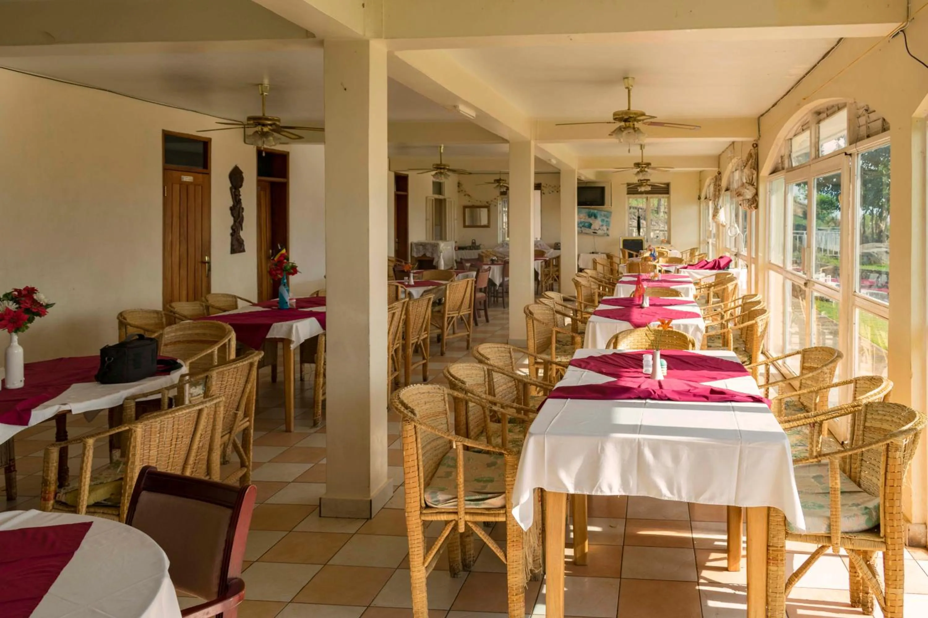 Restaurant/places to eat in Sunrise Apartments Hotel Fort Portal
