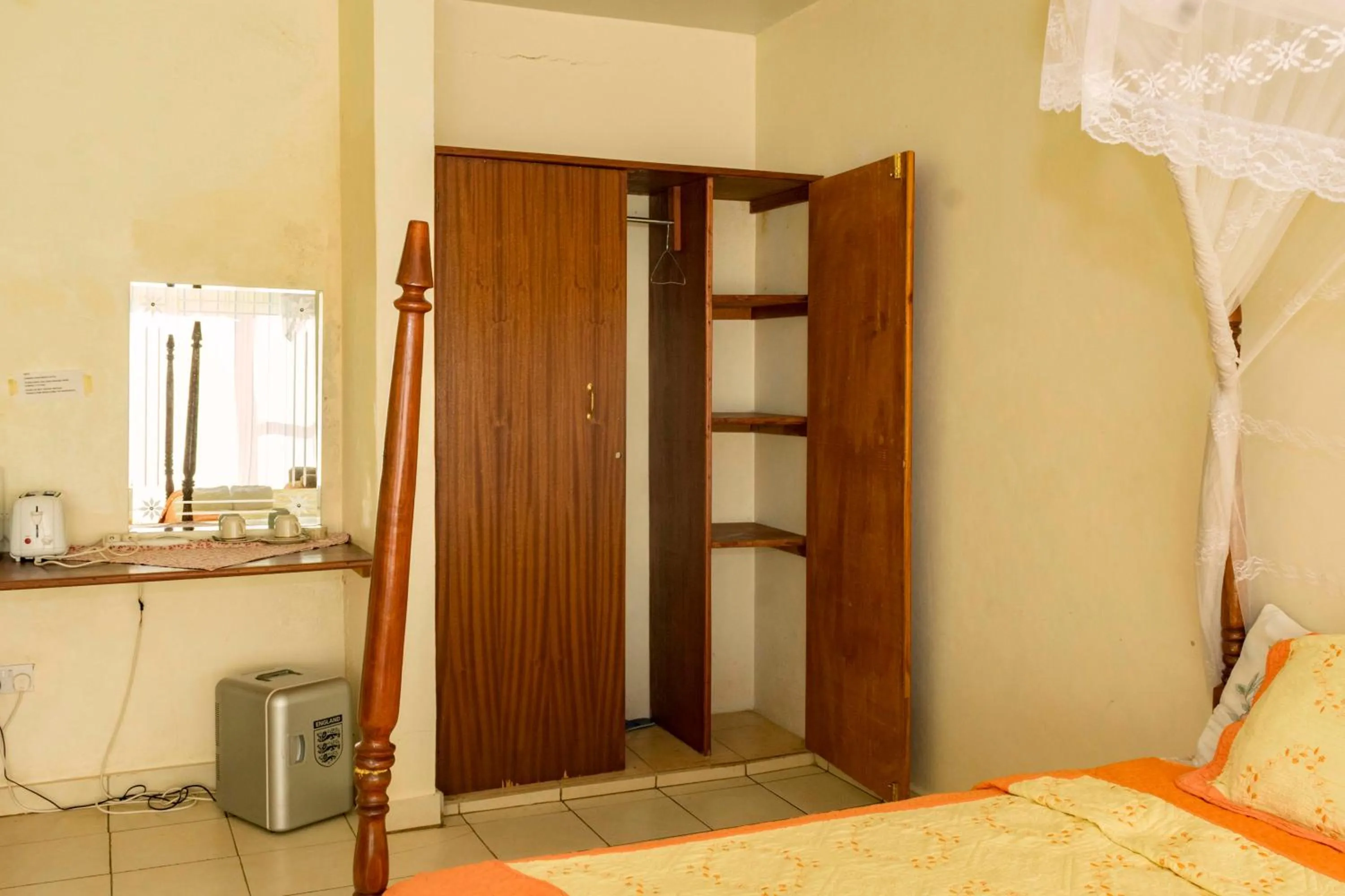 Communal lounge/ TV room in Sunrise Apartments Hotel Fort Portal