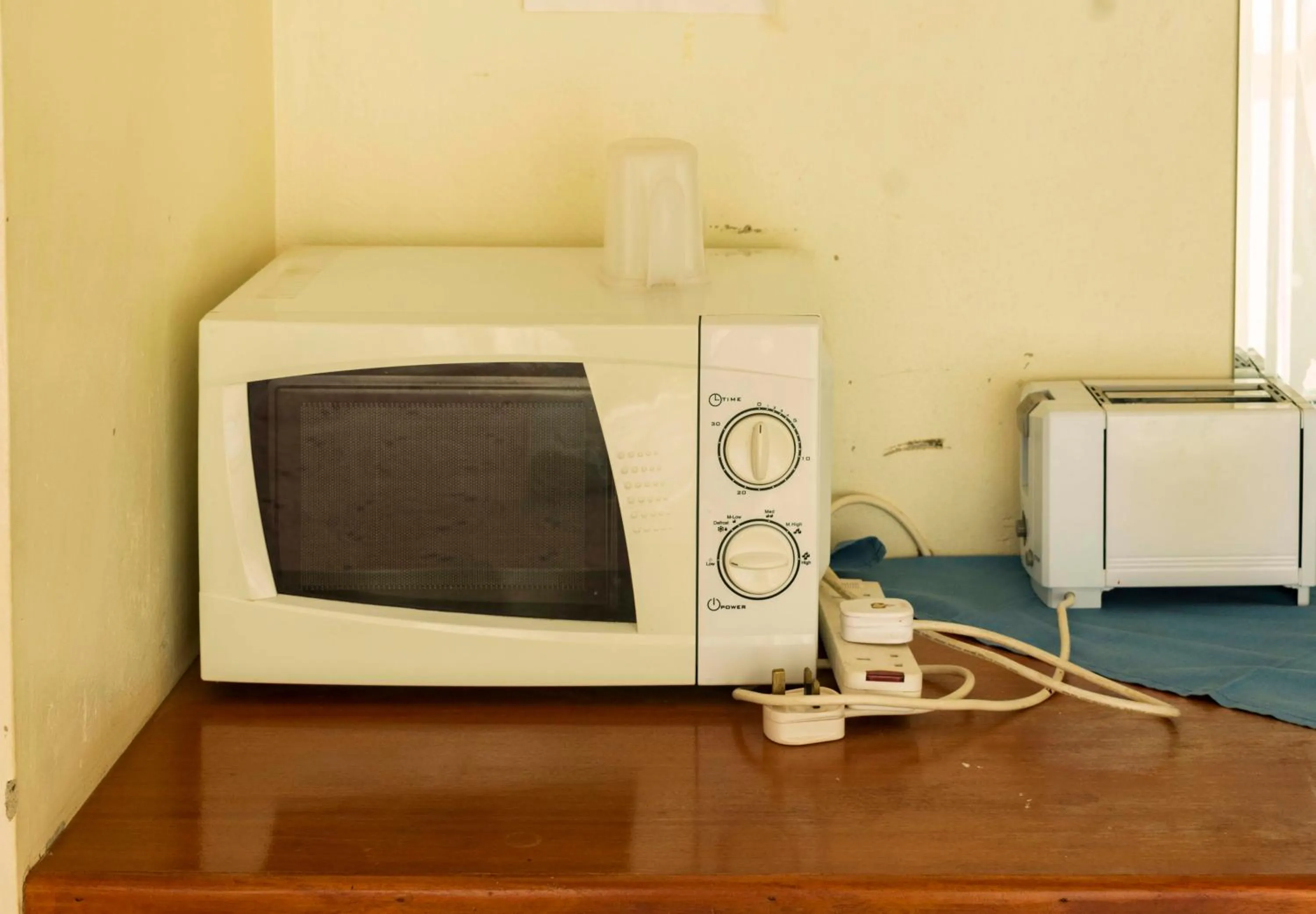 Coffee/tea facilities in Sunrise Apartments Hotel Fort Portal