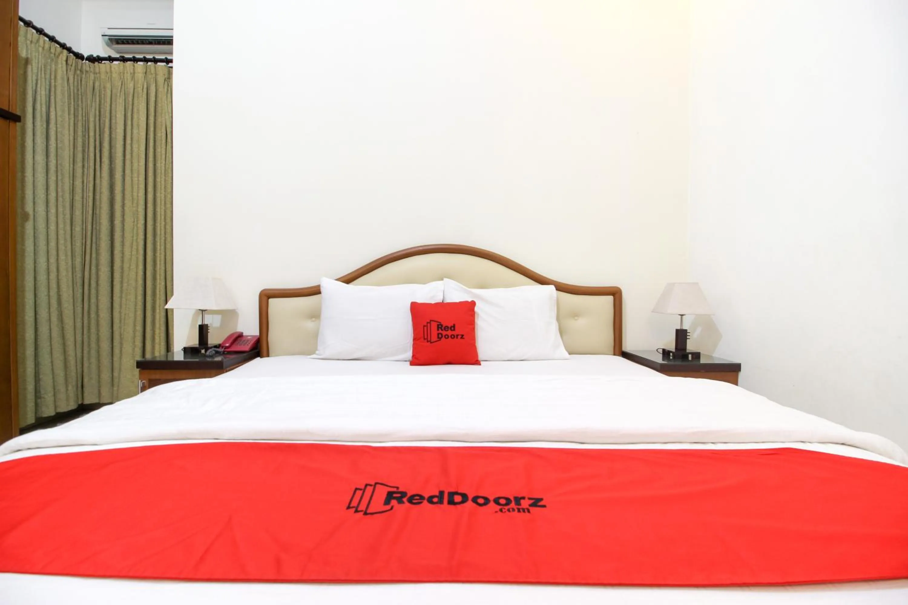 Bedroom, Bed in RedDoorz plus @ Tegal Panggung