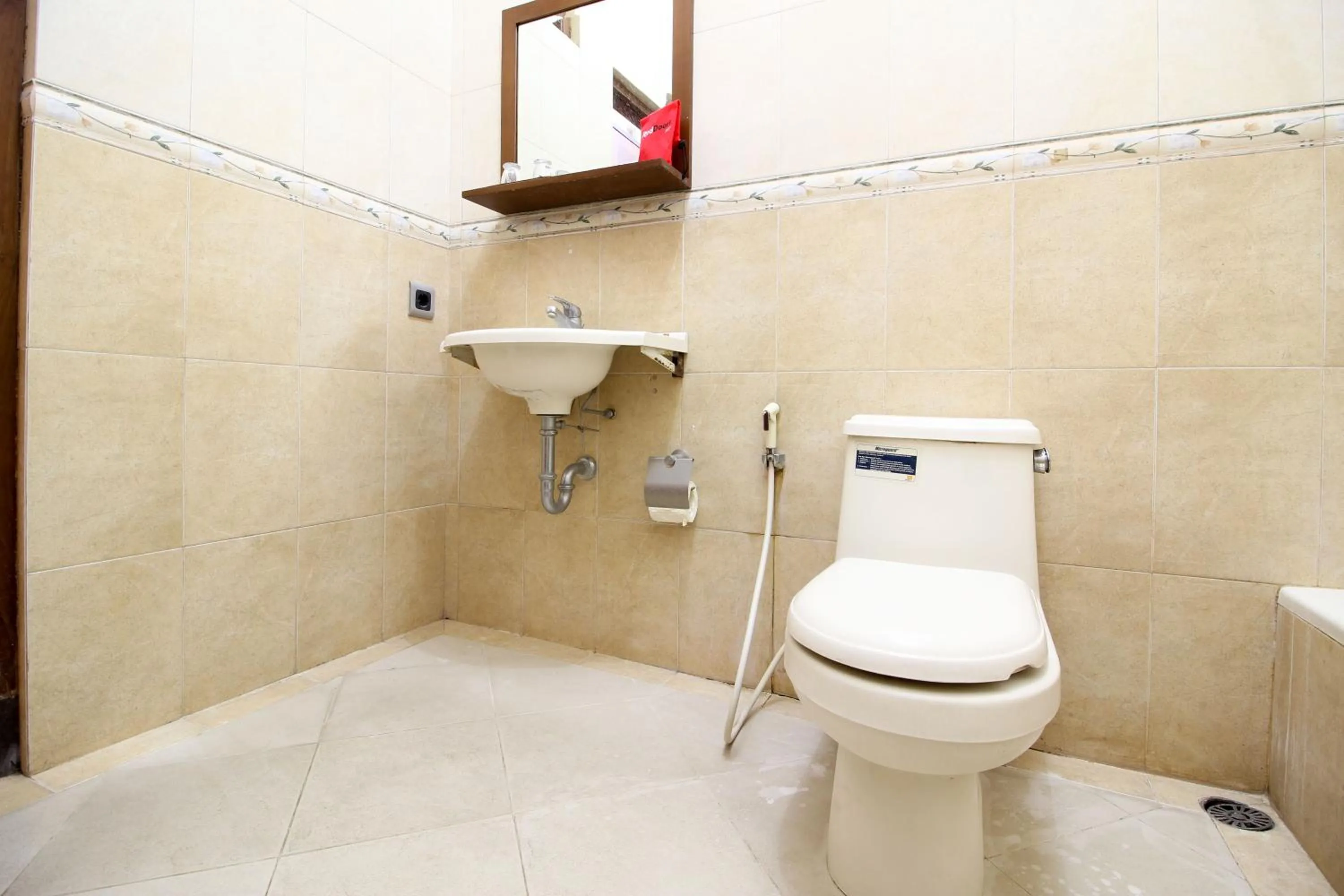 Bathroom in RedDoorz plus @ Tegal Panggung