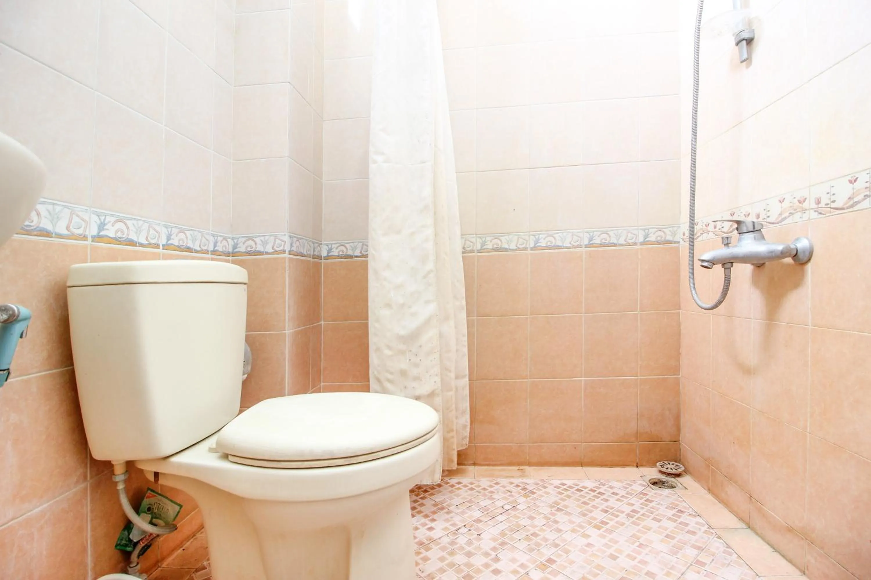 Bathroom in RedDoorz plus @ Tegal Panggung