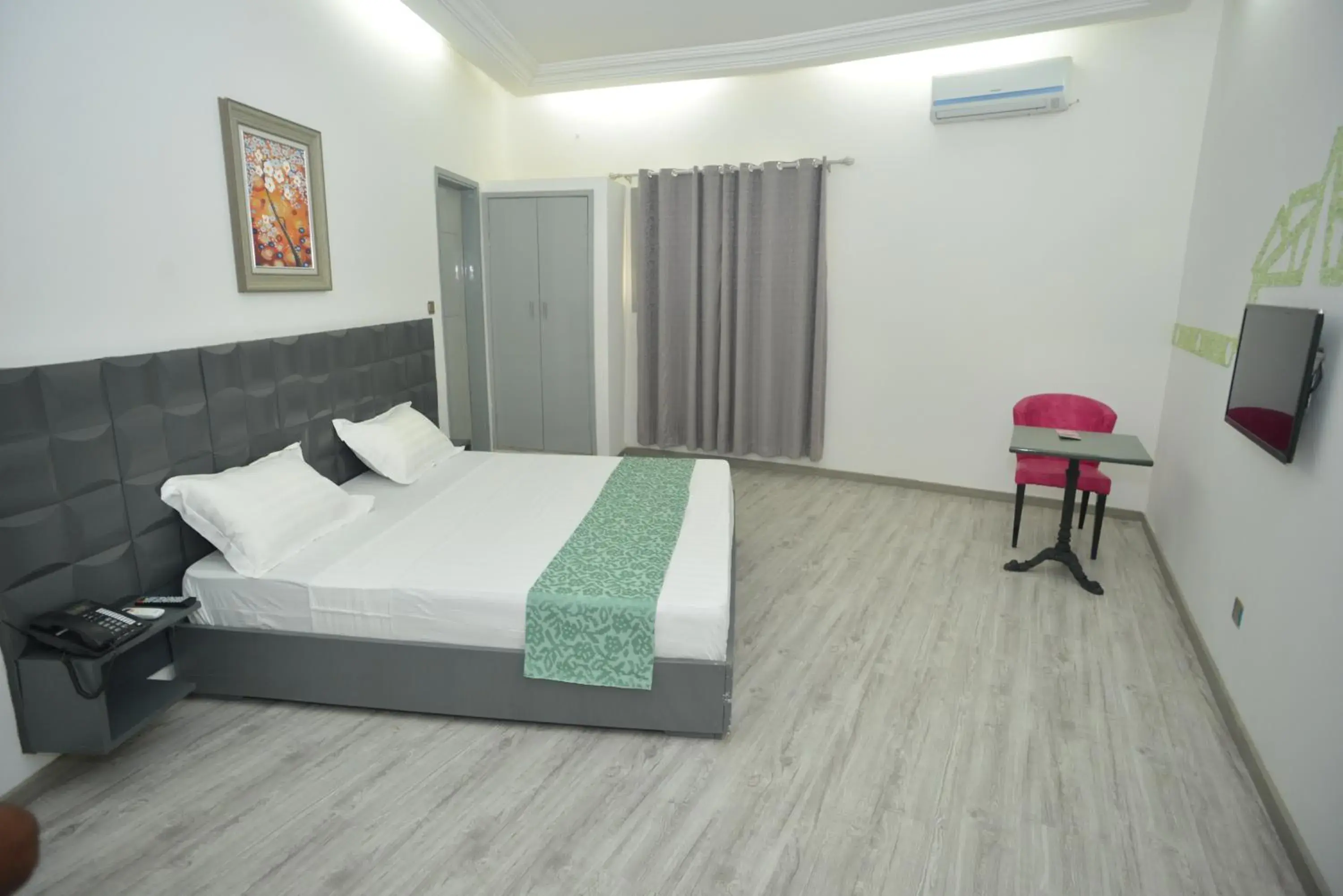 Superior King Room in Jess Hotel Kpalimé Superior King Room in Jess Hotel Kpalimé