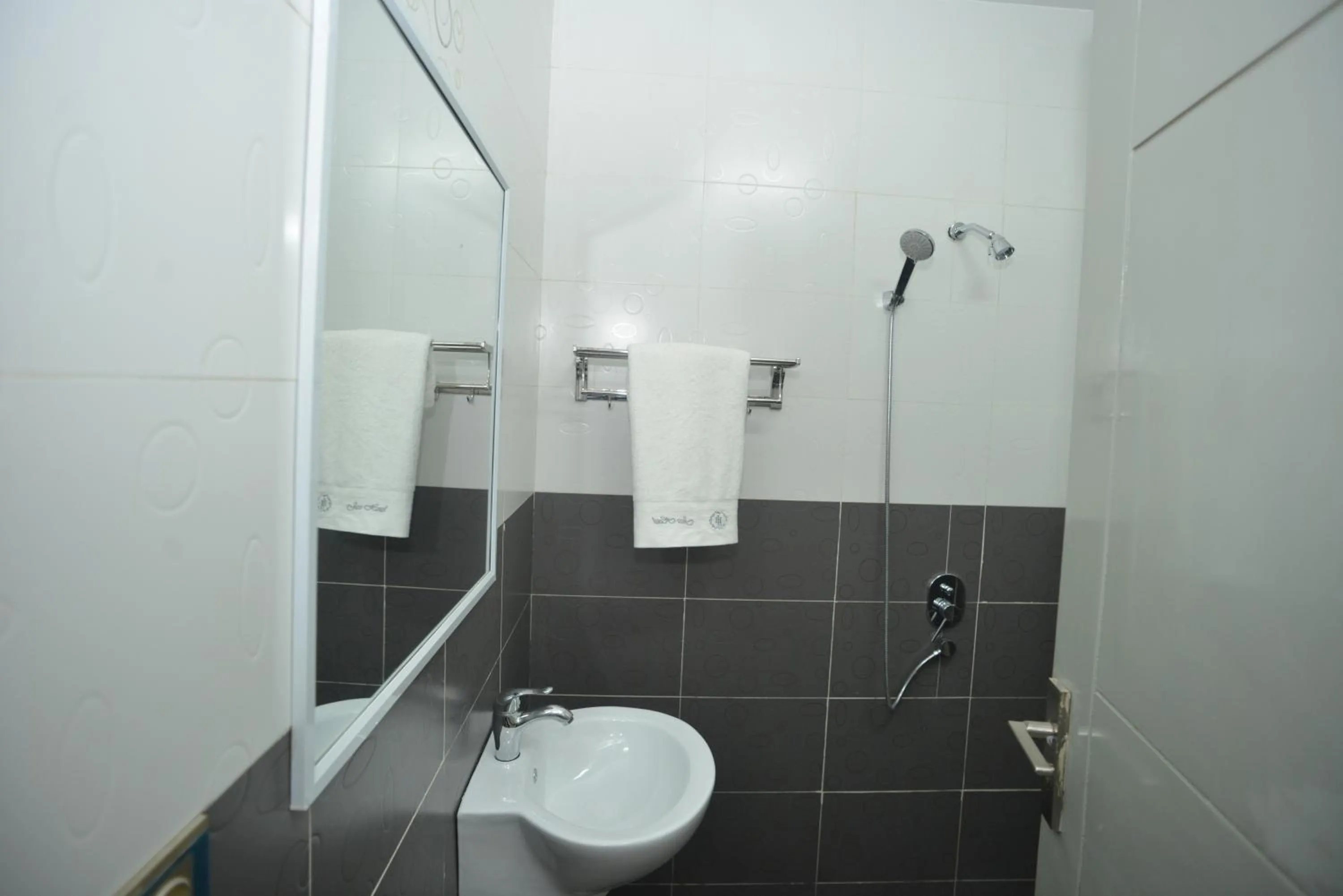 Bathroom in Jess Hotel Kpalimé