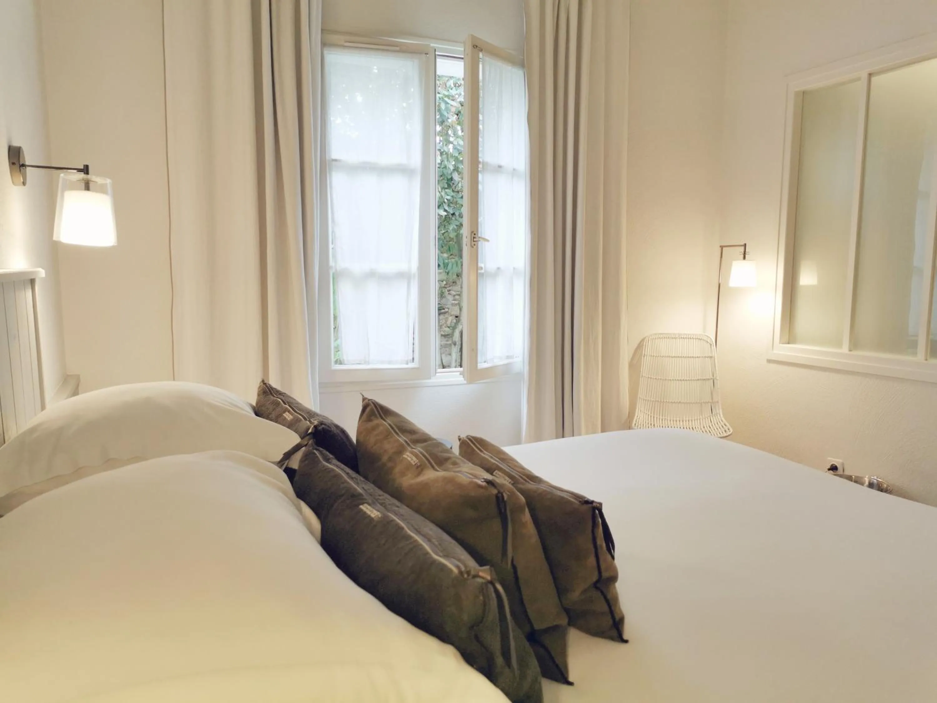 Bed in Le Clos Saint-Martin Hôtel & Spa