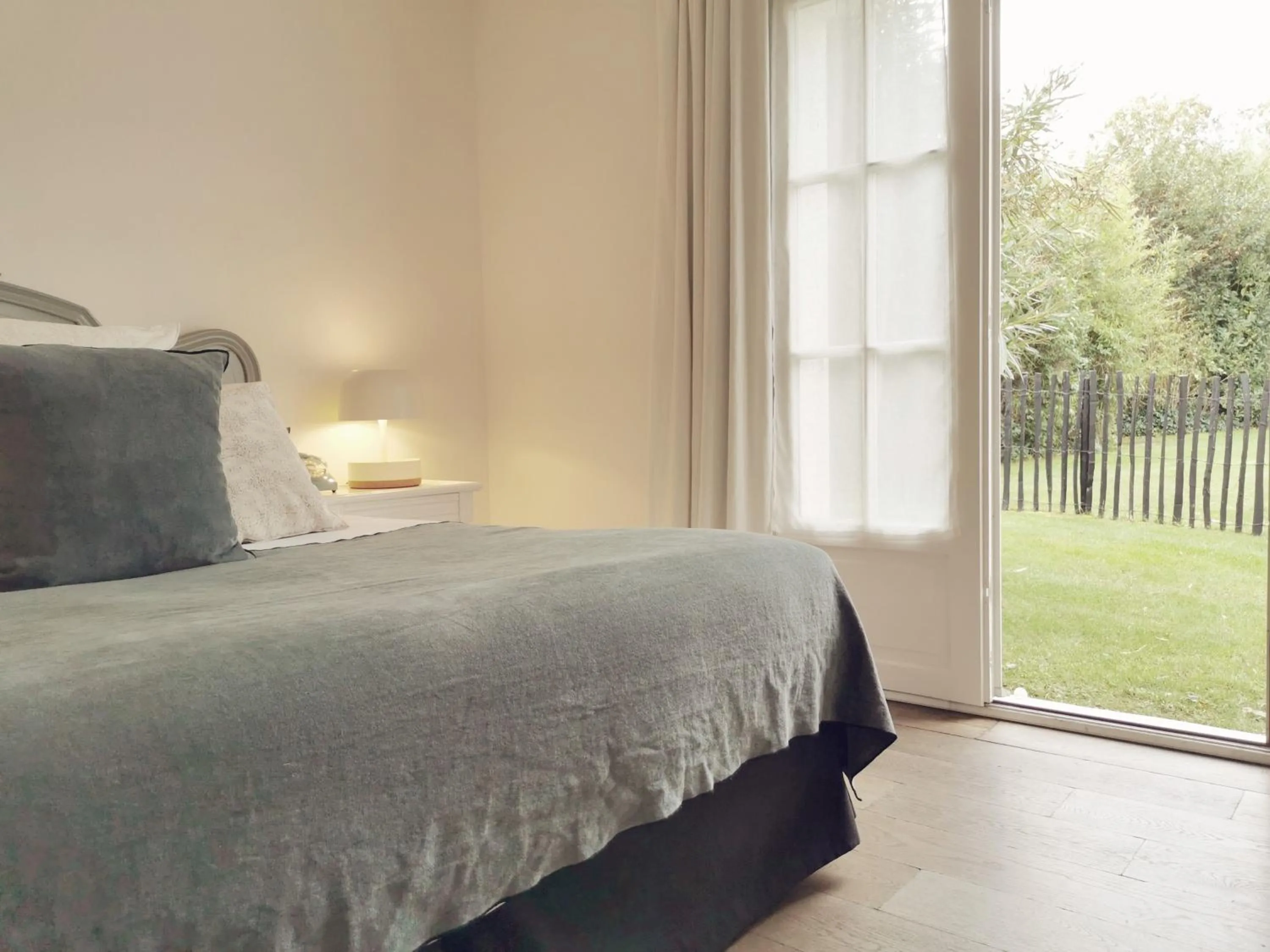 Bed in Le Clos Saint-Martin Hôtel & Spa