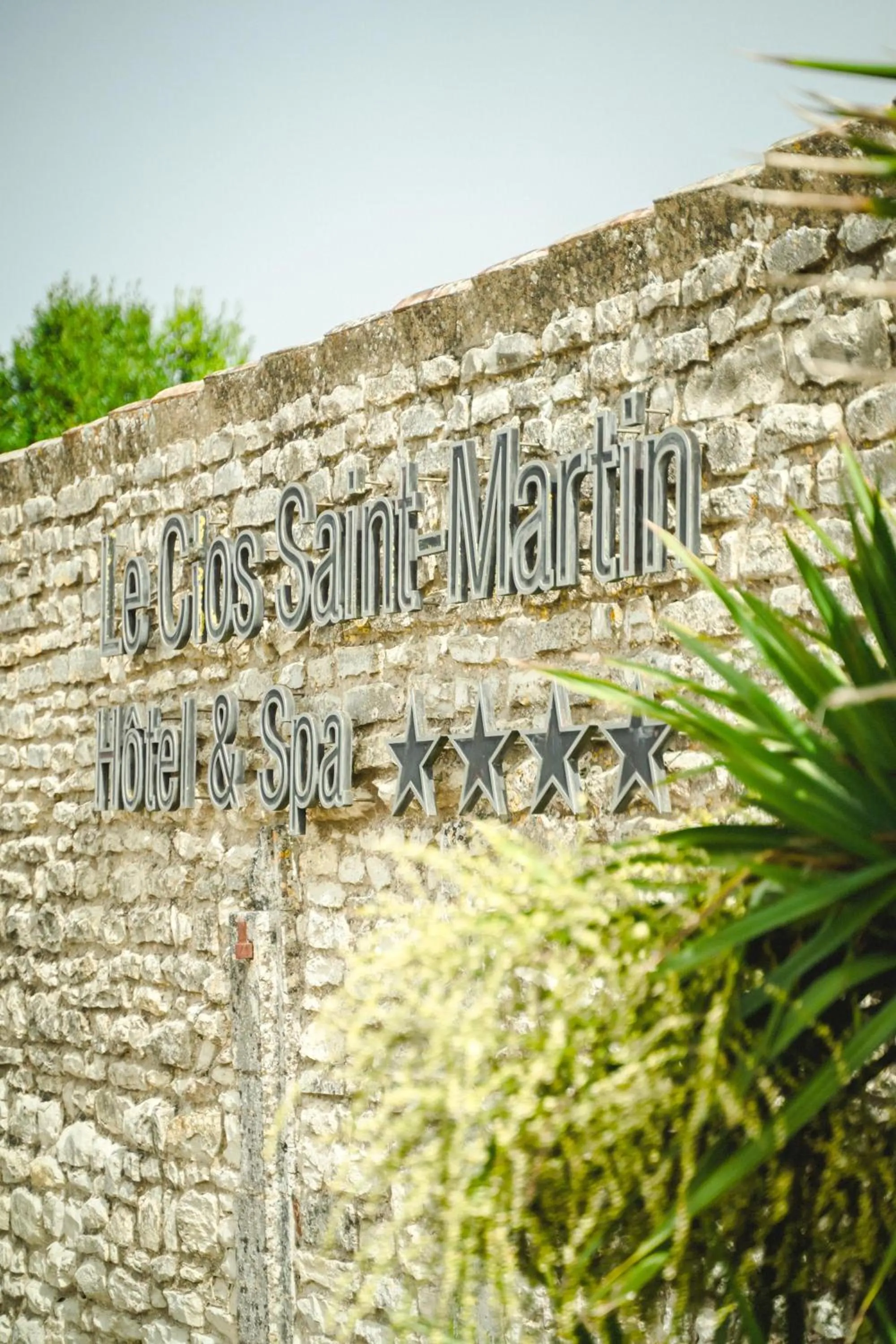 Facade/entrance in Le Clos Saint-Martin Hôtel & Spa