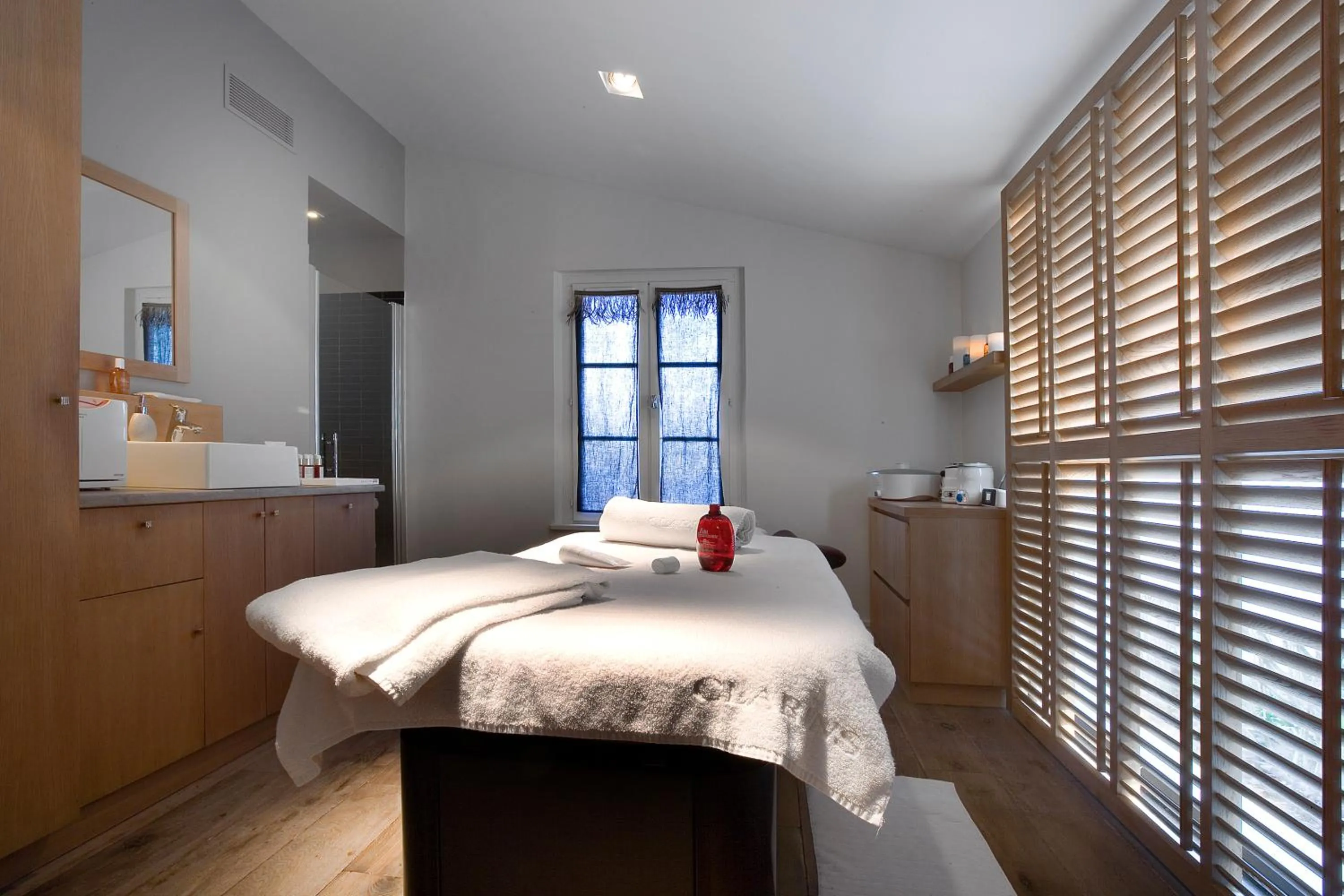 Massage, Bed in Le Clos Saint-Martin Hôtel & Spa
