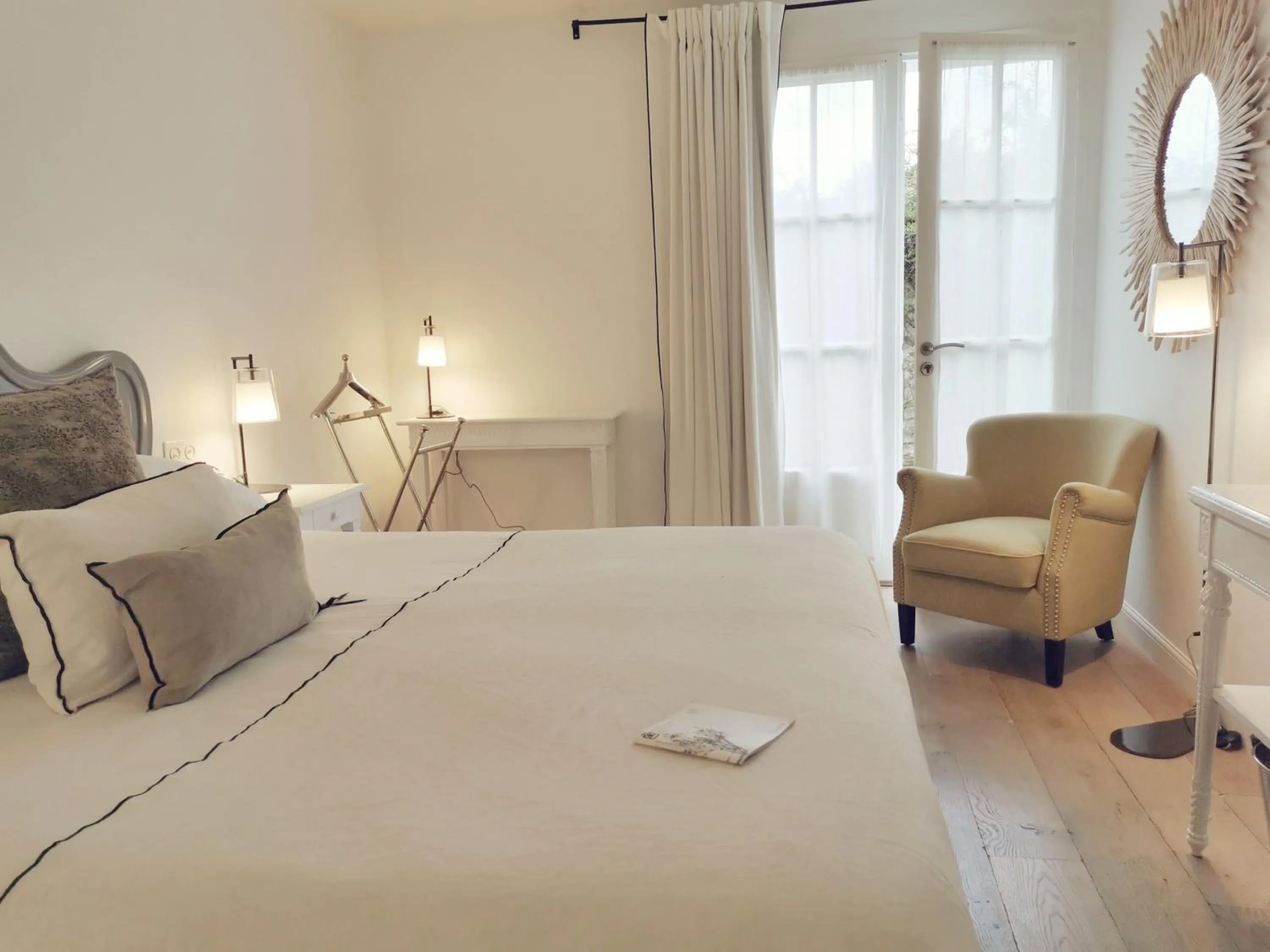 Bed in Le Clos Saint-Martin Hôtel & Spa