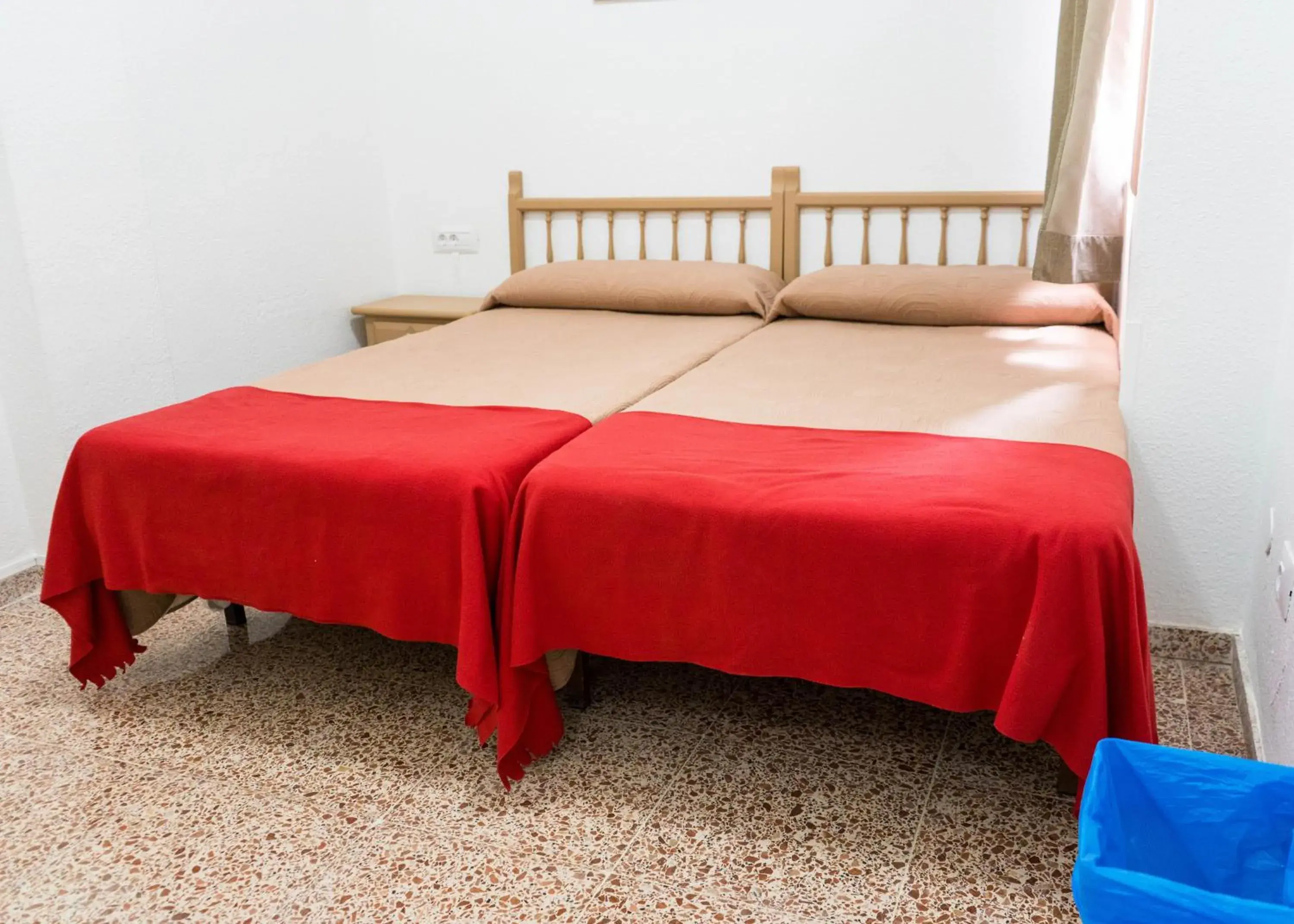 Double Room with Bathroom - 2 beds in Pensión Alcalá Double Room with Bathroom - 2 beds in Pensión Alcalá