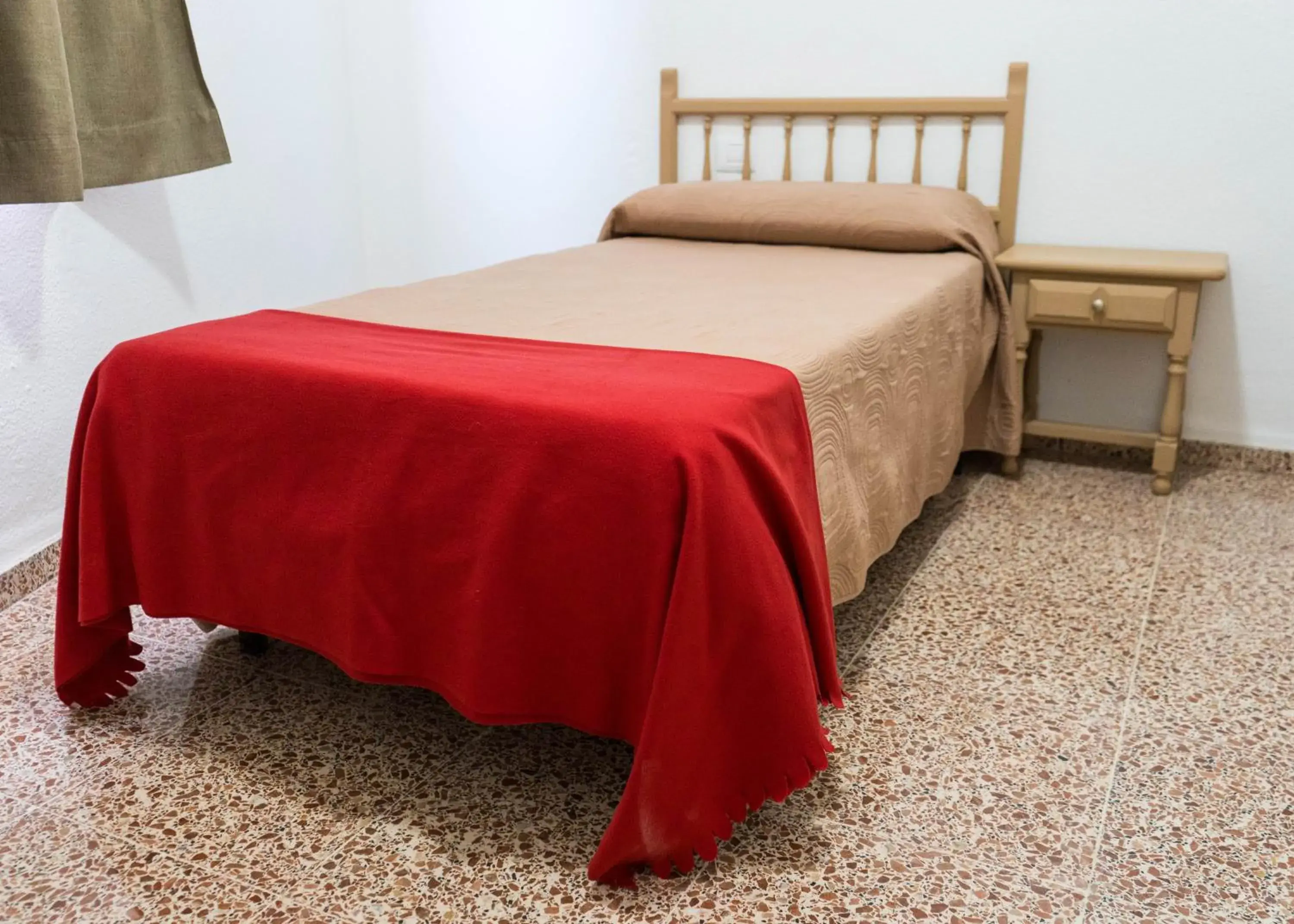 Single Room with Shared Shower and Toilet in Pensión Alcalá Single Room with Shared Shower and Toilet in Pensión Alcalá