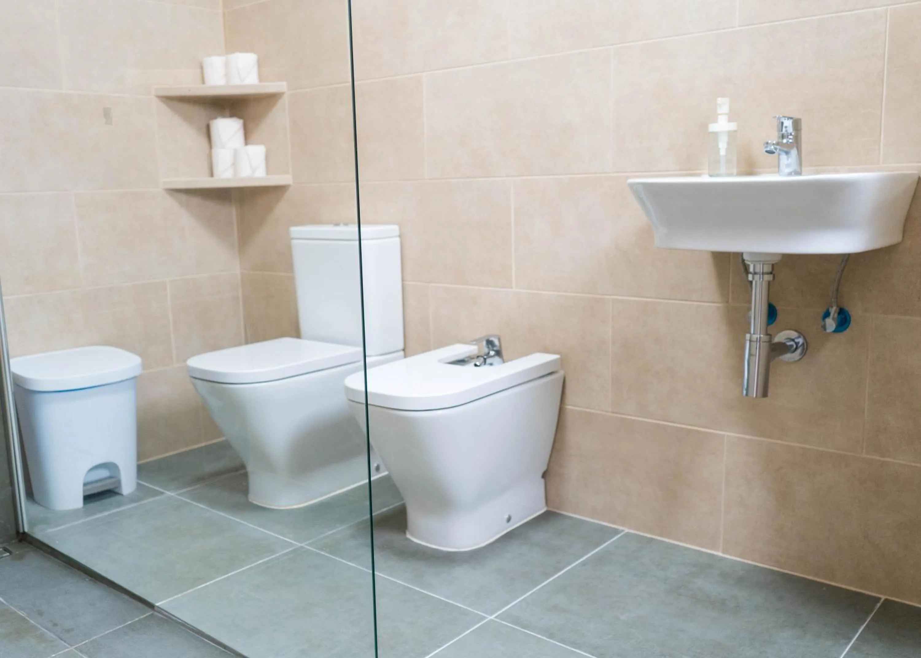 Bathroom in Pensión Alcalá