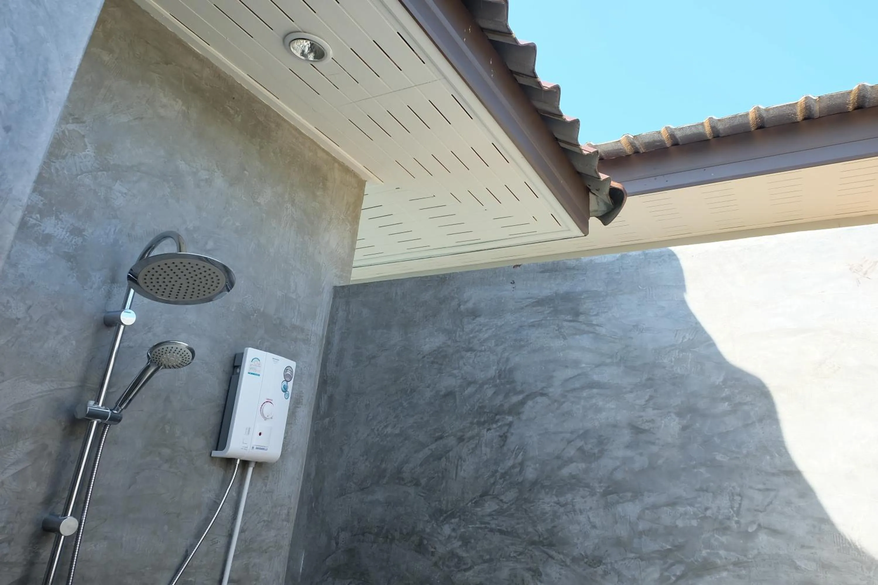 Shower in Maikhao Beach Guest House