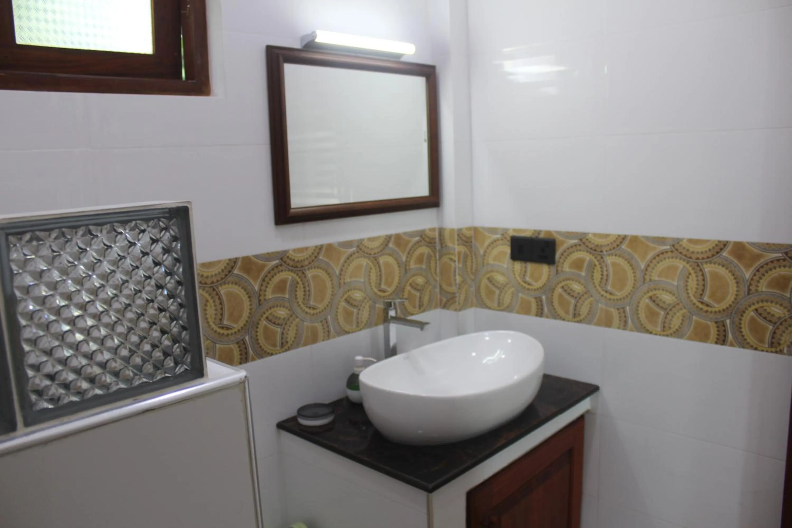 Bathroom in White Elephant Villa & Restaurant