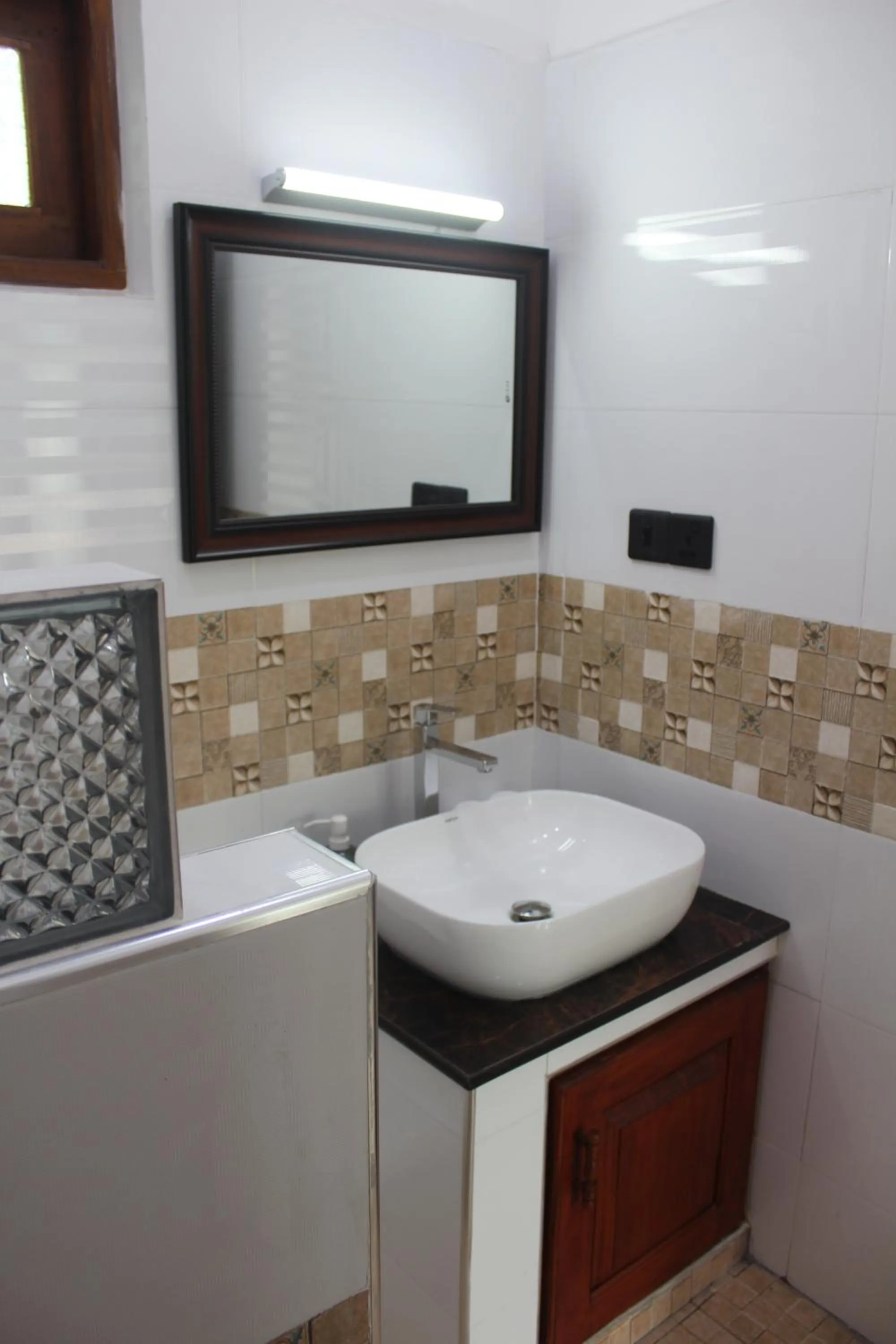 Bathroom in White Elephant Villa & Restaurant