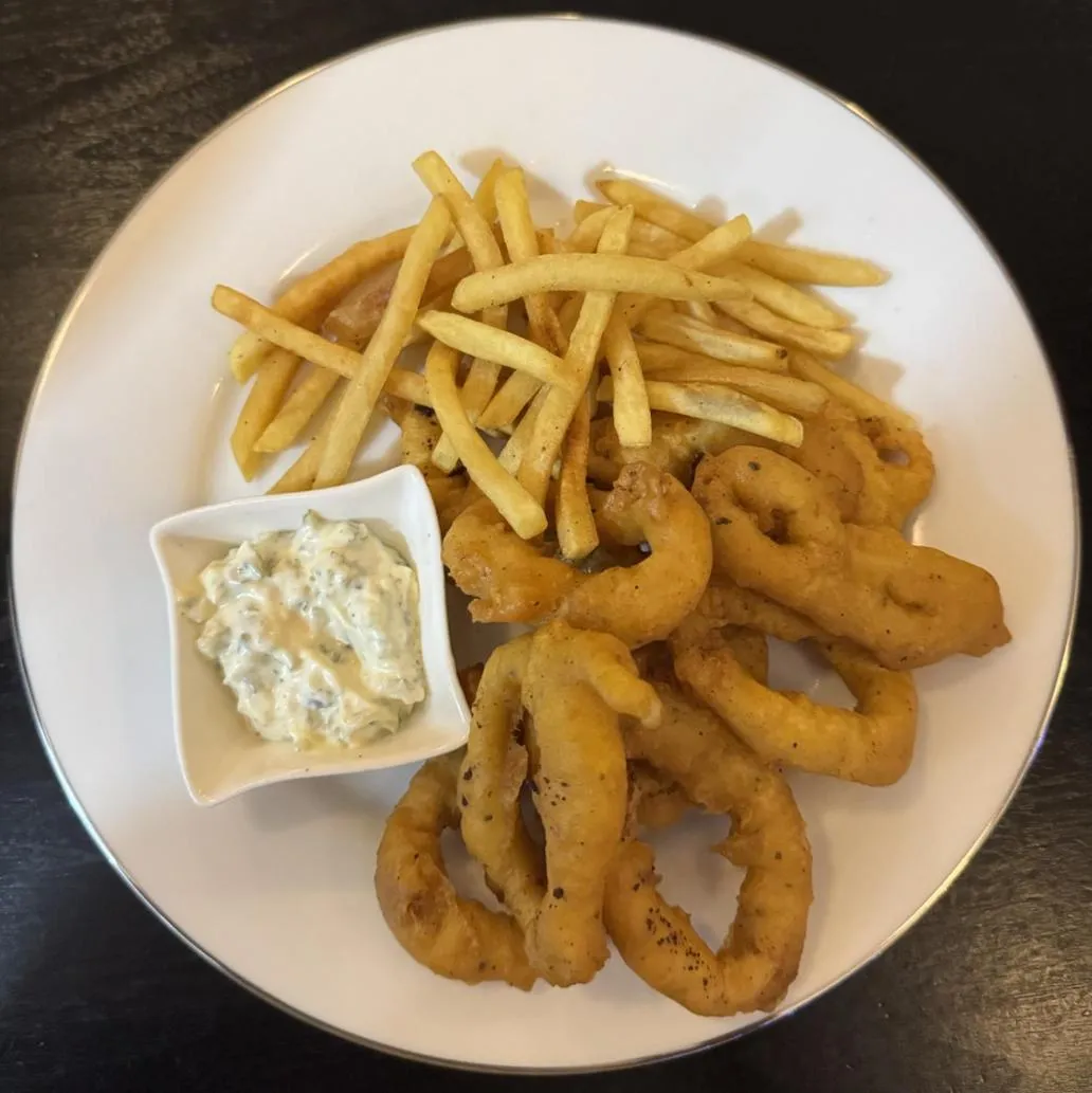 Restaurant/places to eat in White Elephant Villa & Restaurant