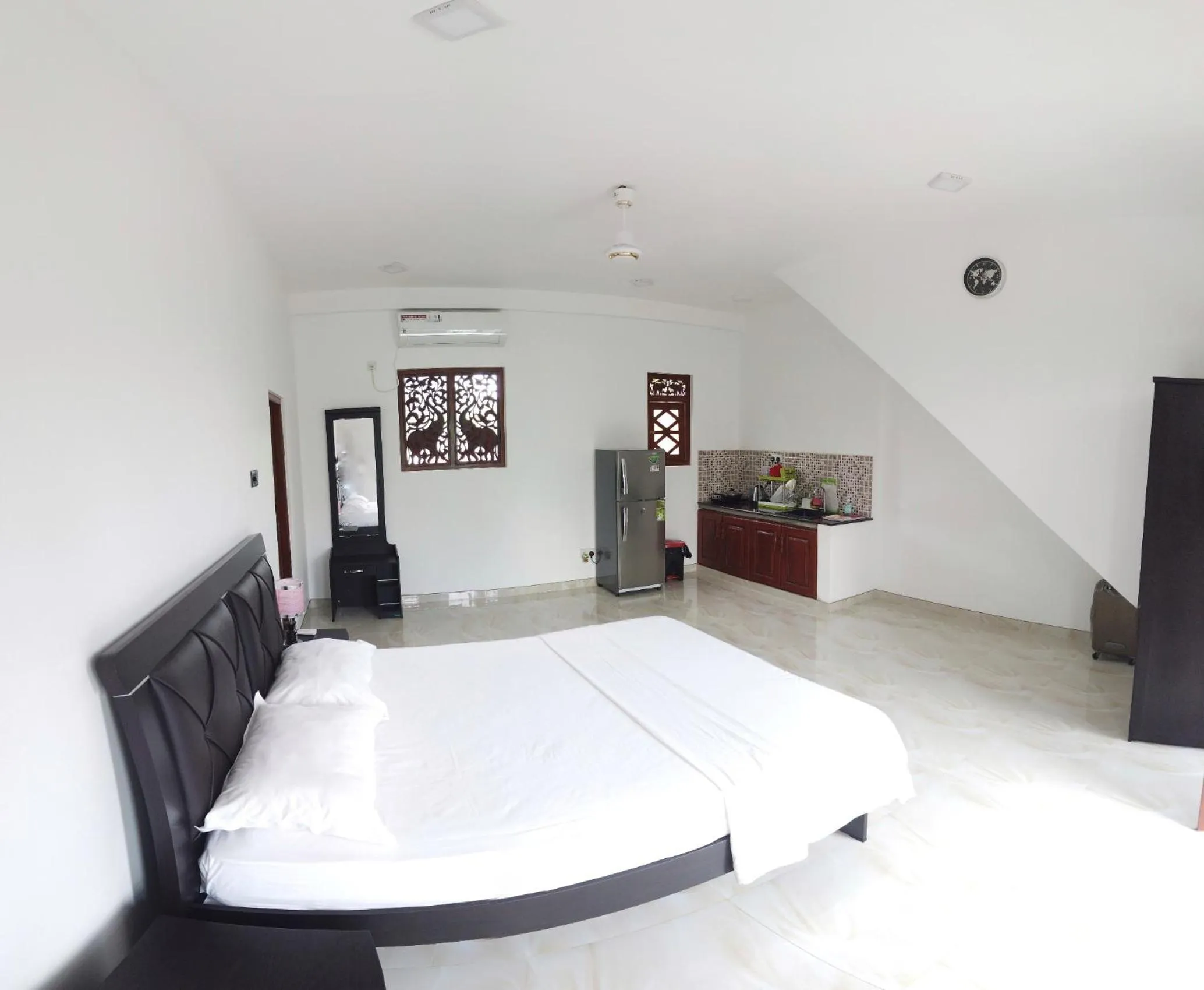 Photo of the whole room, Bed in White Elephant Villa & Restaurant