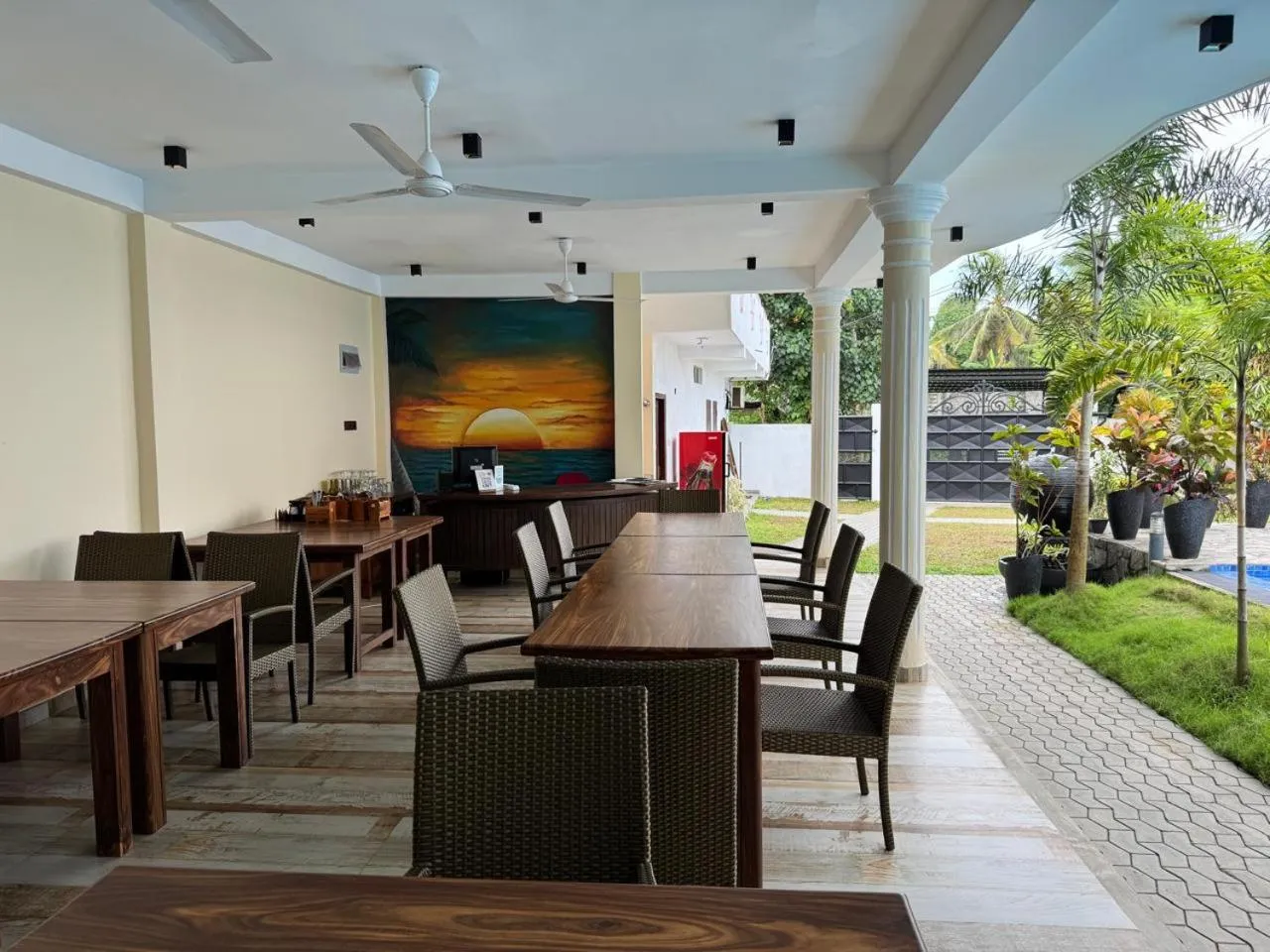 Restaurant/places to eat in White Elephant Villa & Restaurant
