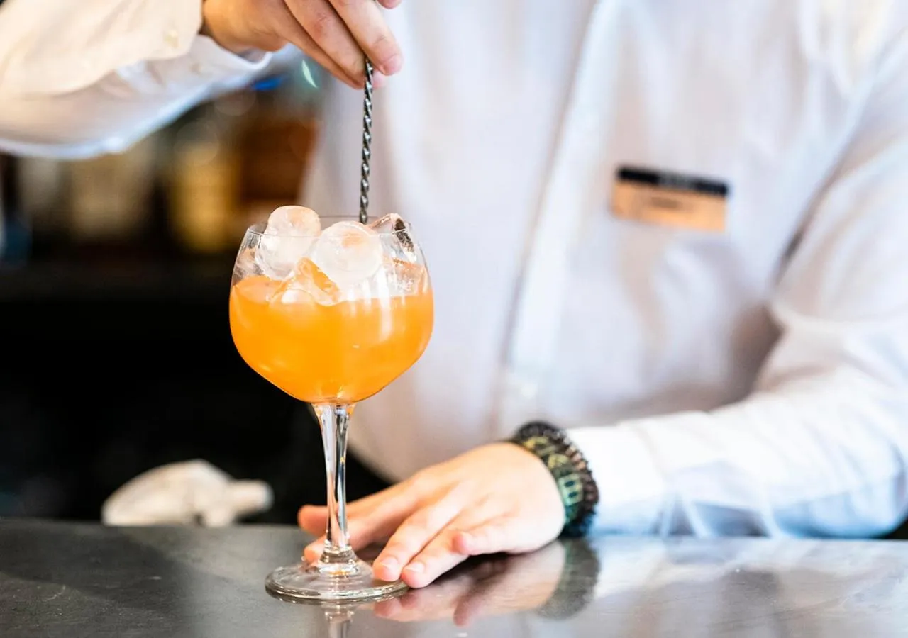 Drinks in Dukes Head Hotel Kings Lynn