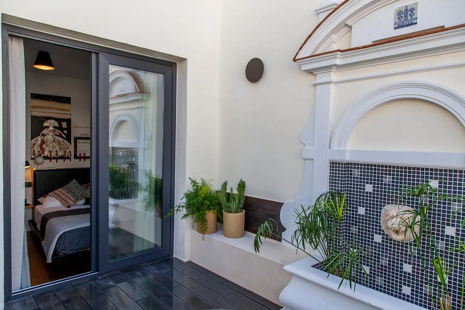 Photo of the whole room, Bed in Welldone Cathedral