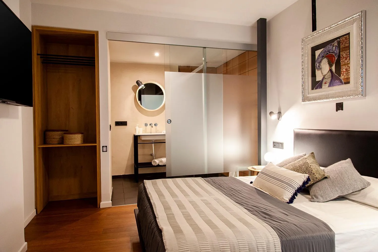 Bedroom, Bed in Welldone Cathedral