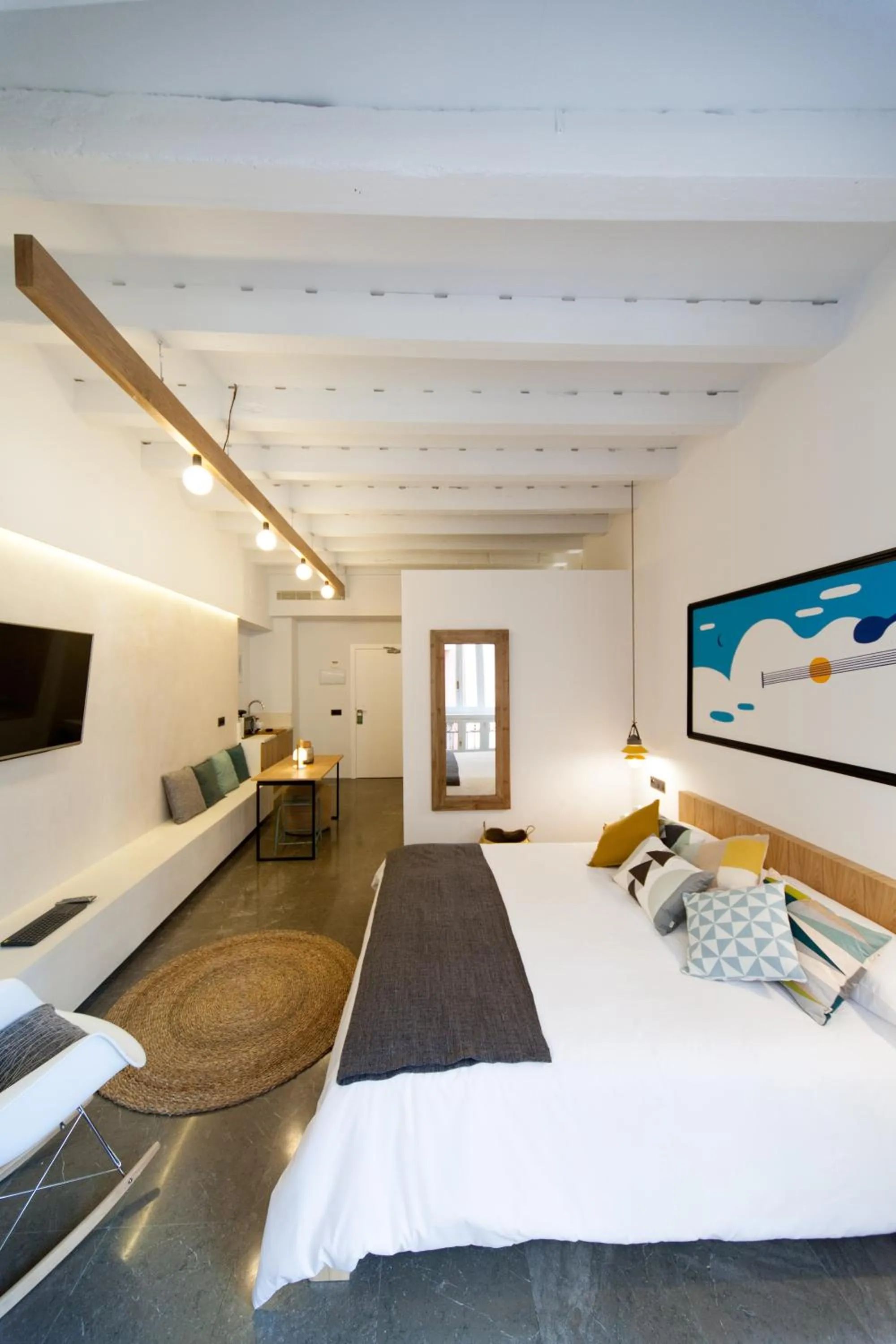 Nearby landmark, Bed in Welldone Cathedral