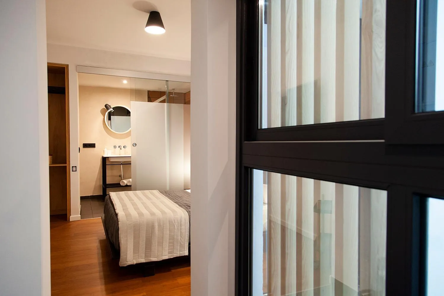 Photo of the whole room, Bed in Welldone Cathedral