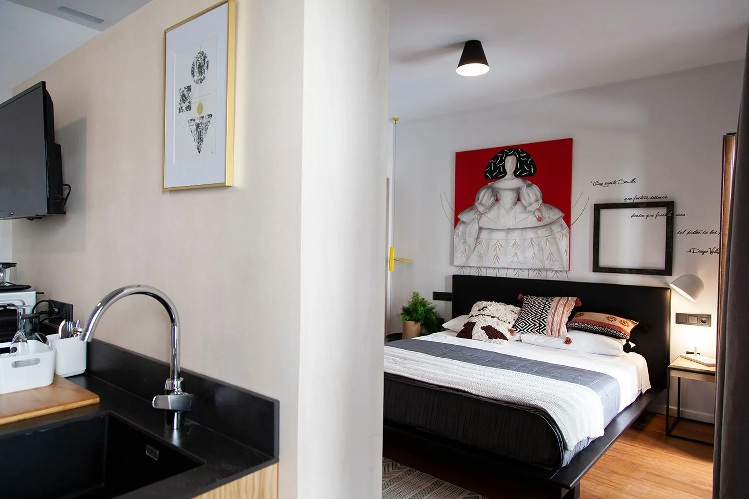 Photo of the whole room, Bed in Welldone Cathedral