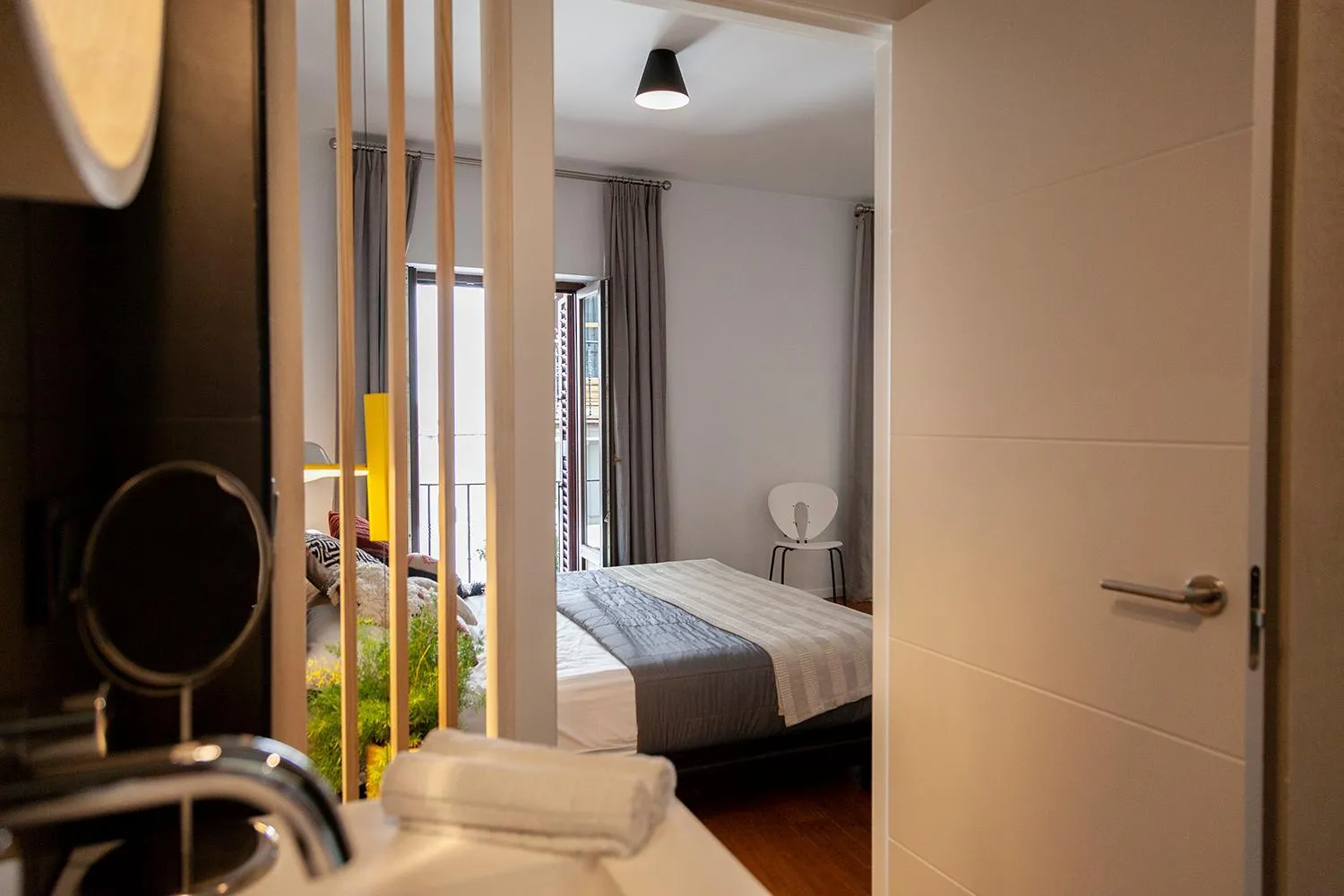 Photo of the whole room, Bed in Welldone Cathedral