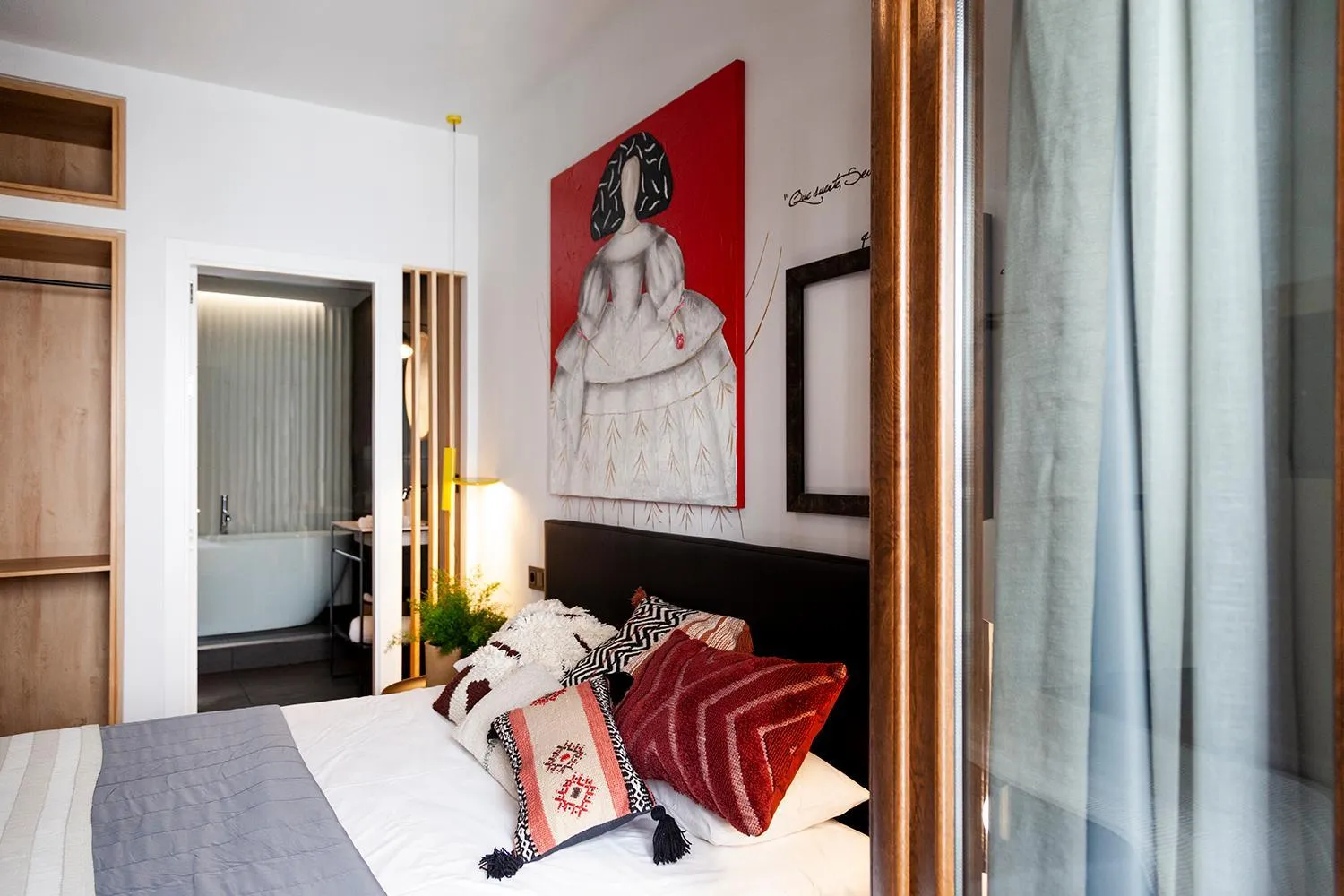 Bedroom, Bed in Welldone Cathedral