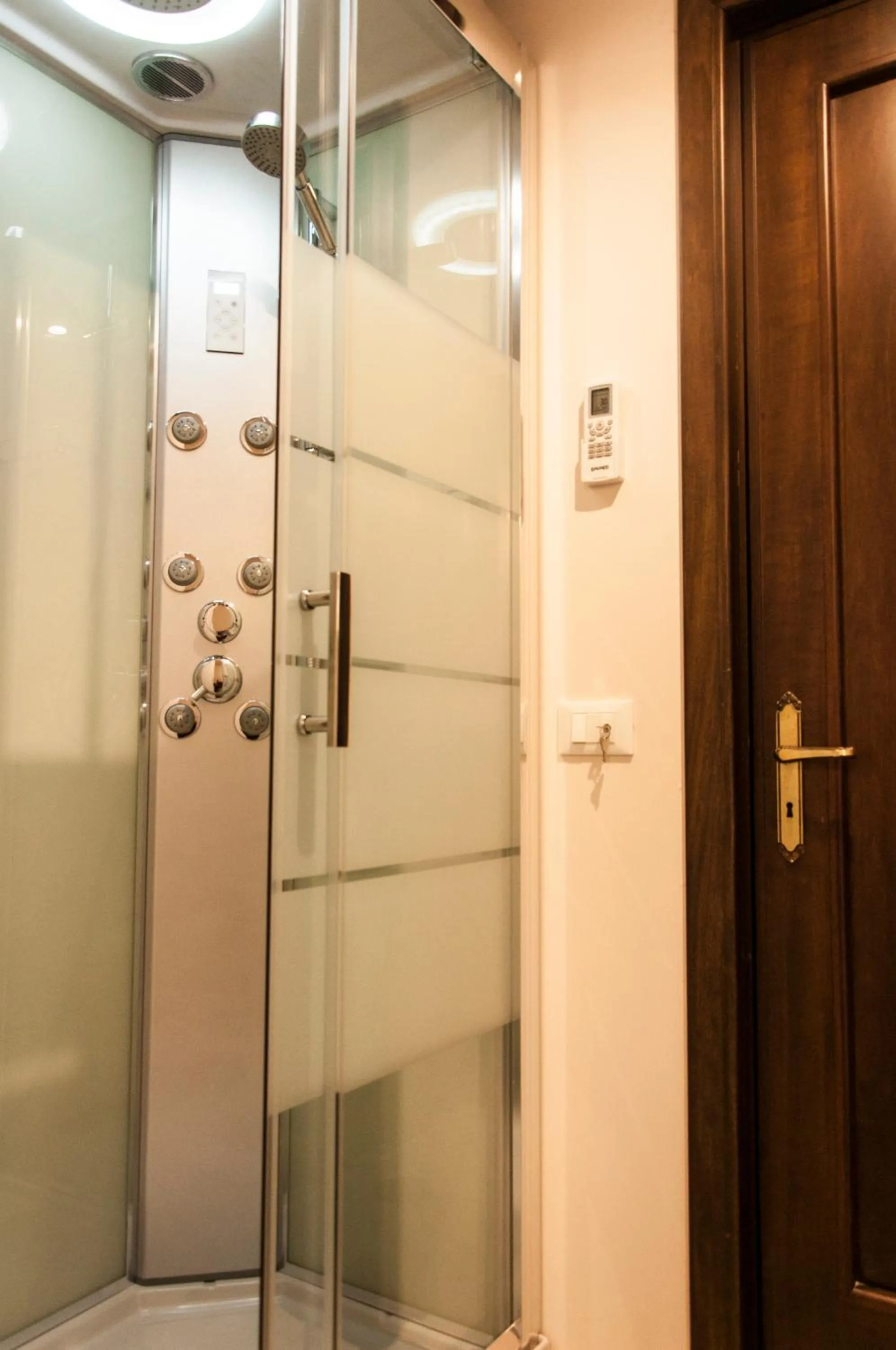 Shower in Palazzo Paladini Rooms Lecce