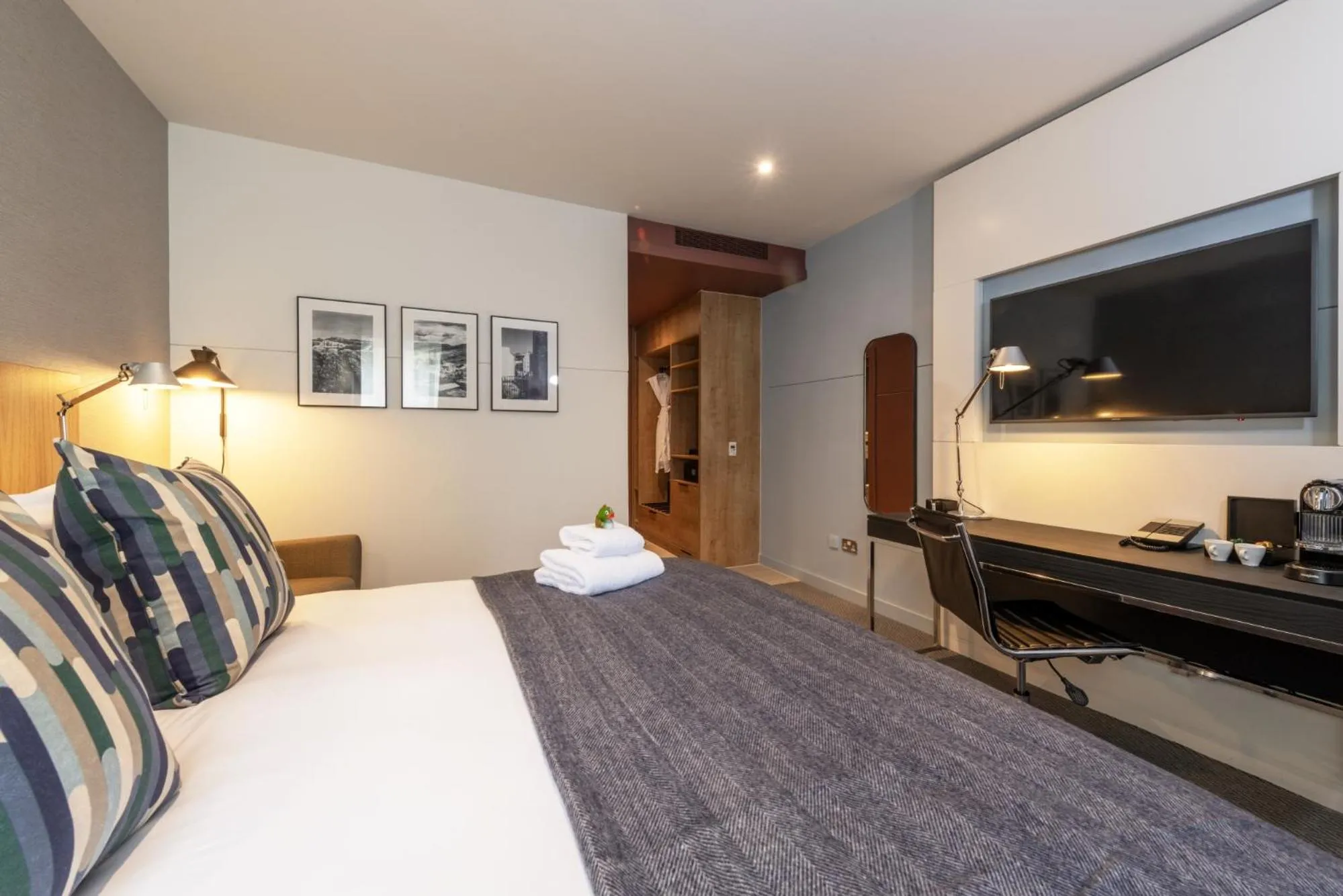 Bed in Apex City of Edinburgh Hotel