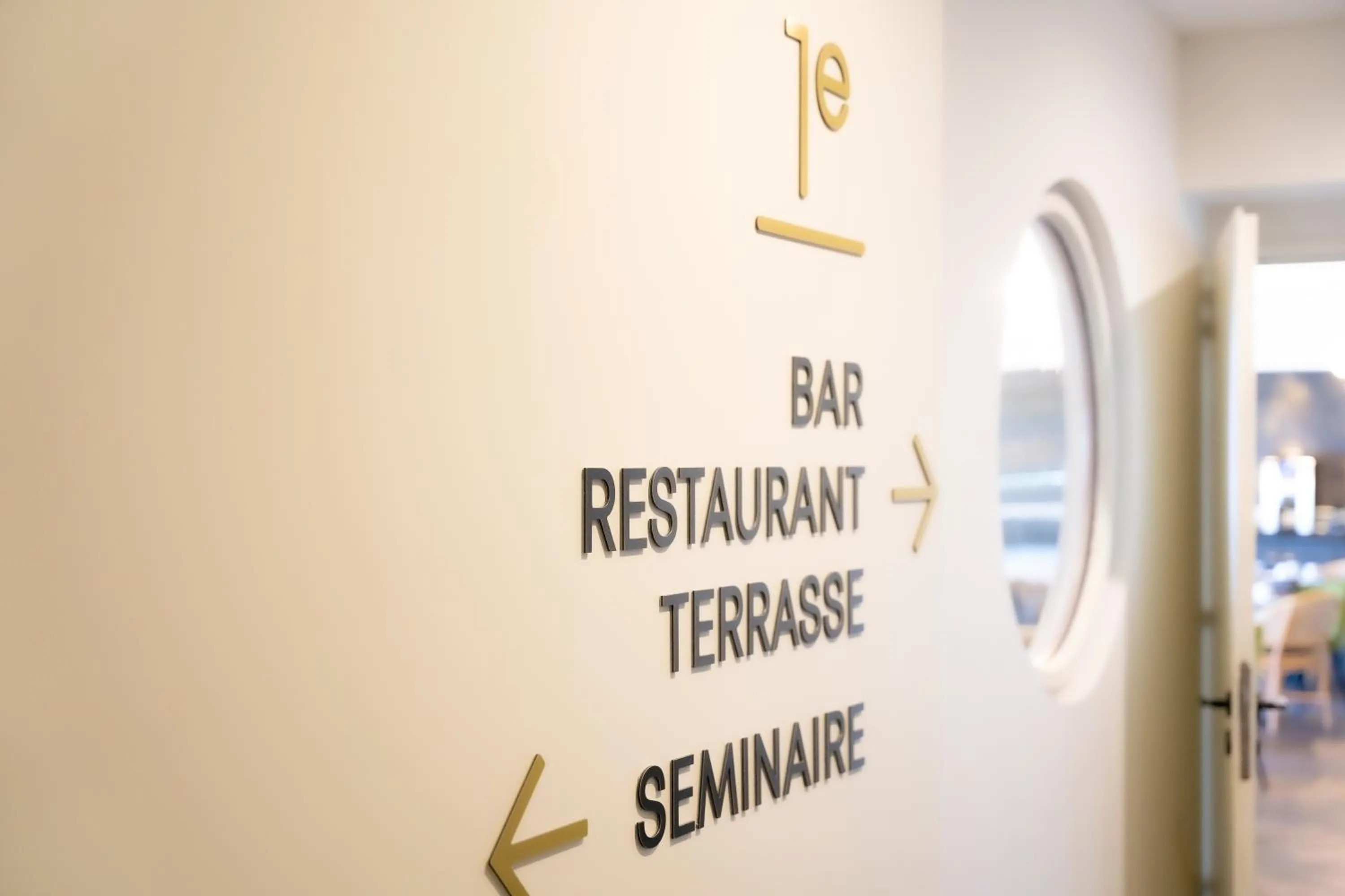 Text overlay in Résidence Maricel