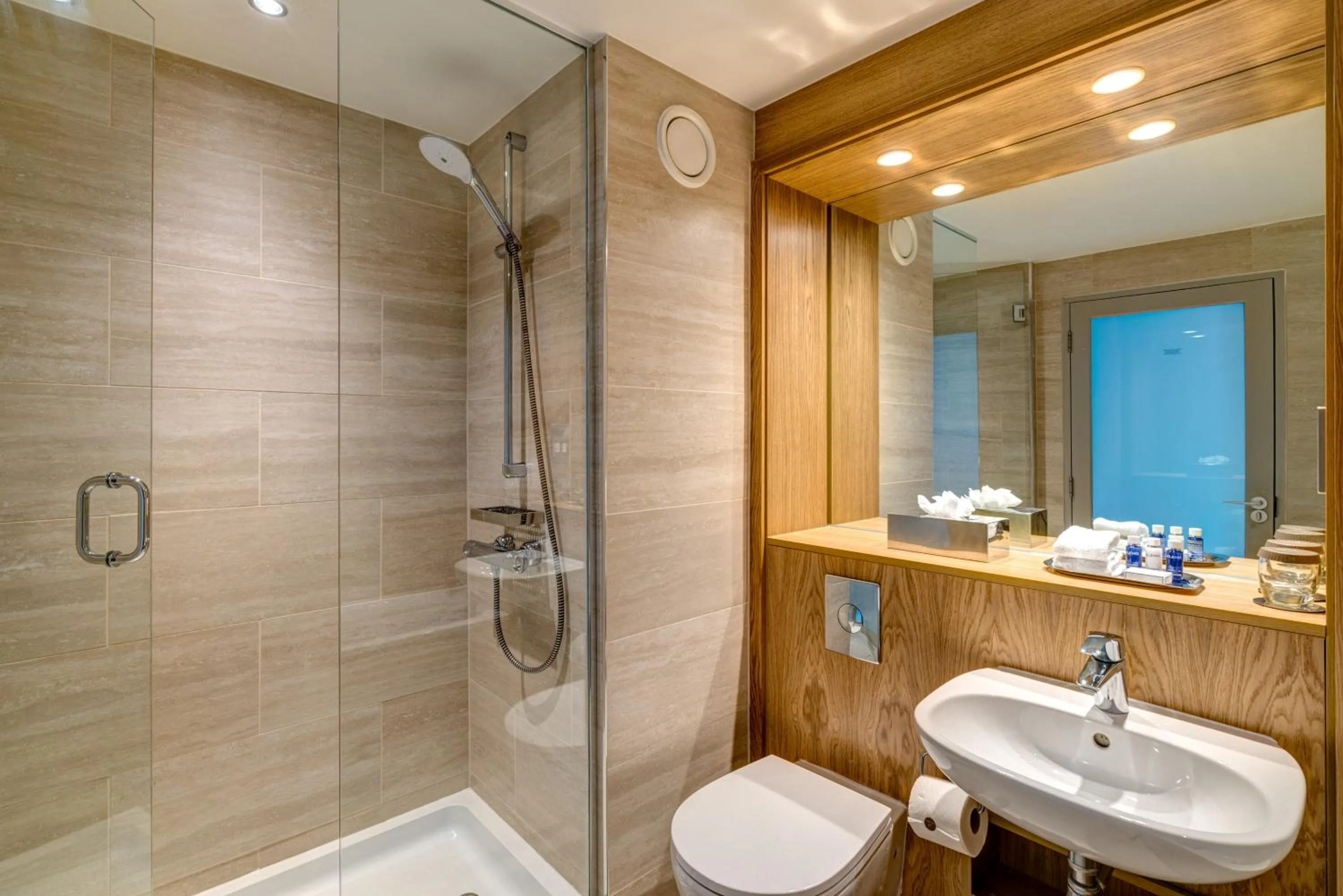 Shower in Apex City Quay Hotel & Spa