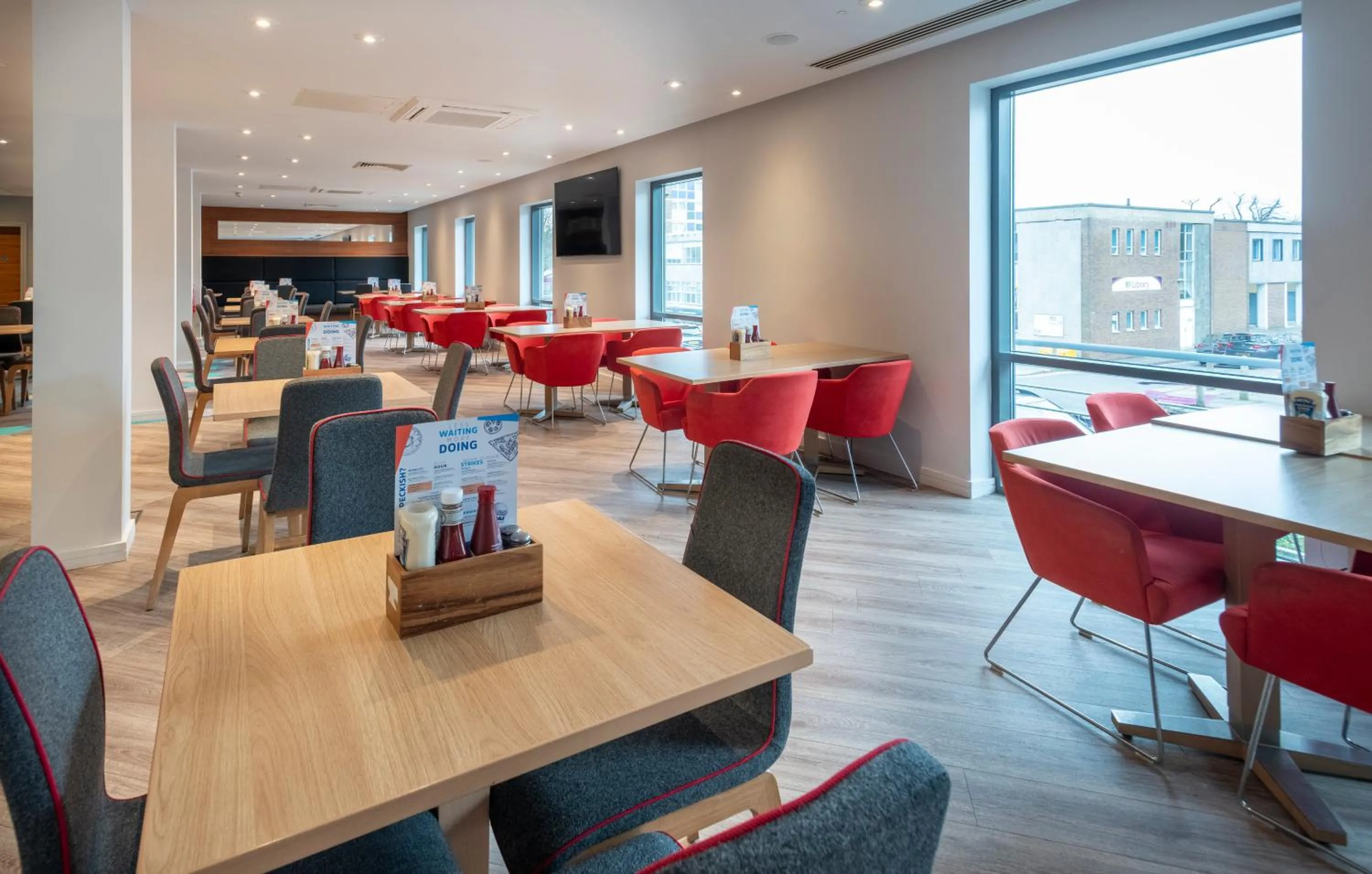 Restaurant/places to eat in Holiday Inn Express Stevenage by IHG