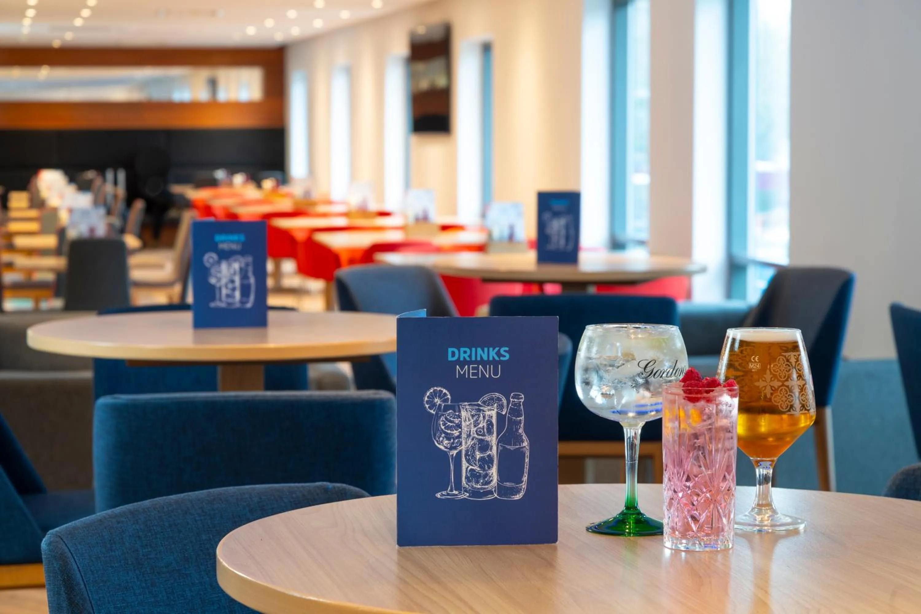 Restaurant/places to eat in Holiday Inn Express Stevenage by IHG