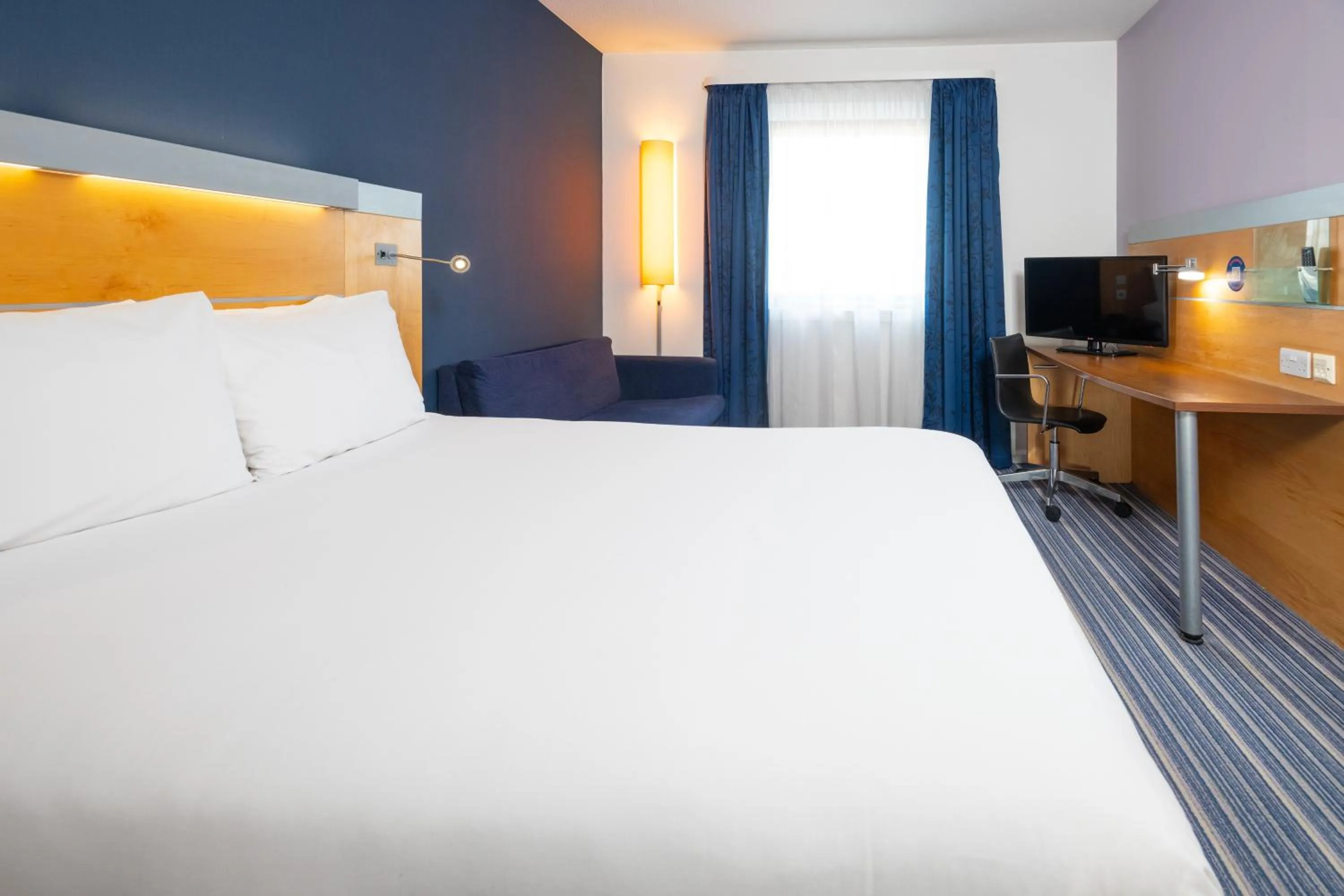 Bed in Holiday Inn Express Stevenage by IHG