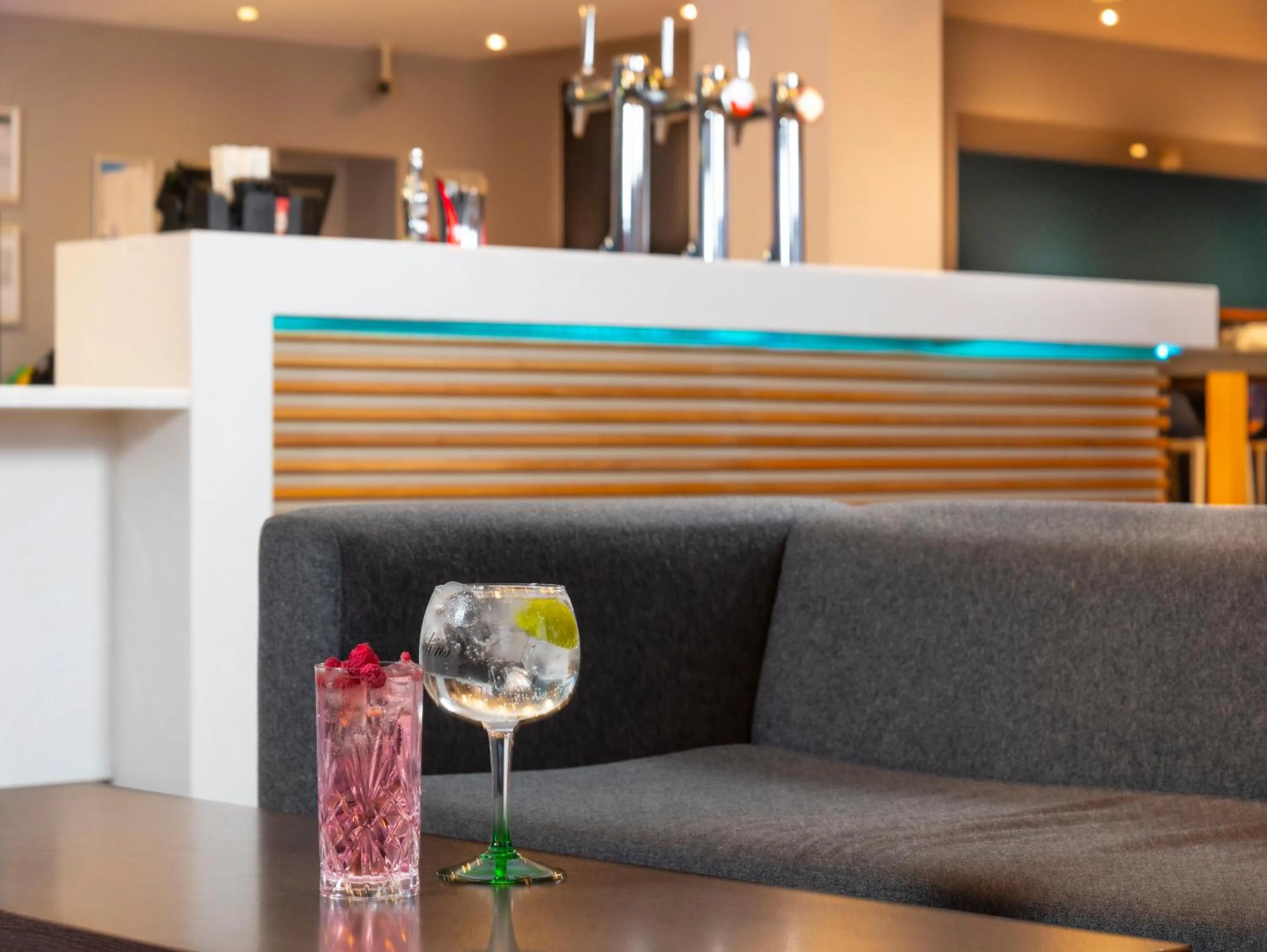 Lounge or bar in Holiday Inn Express Stevenage by IHG