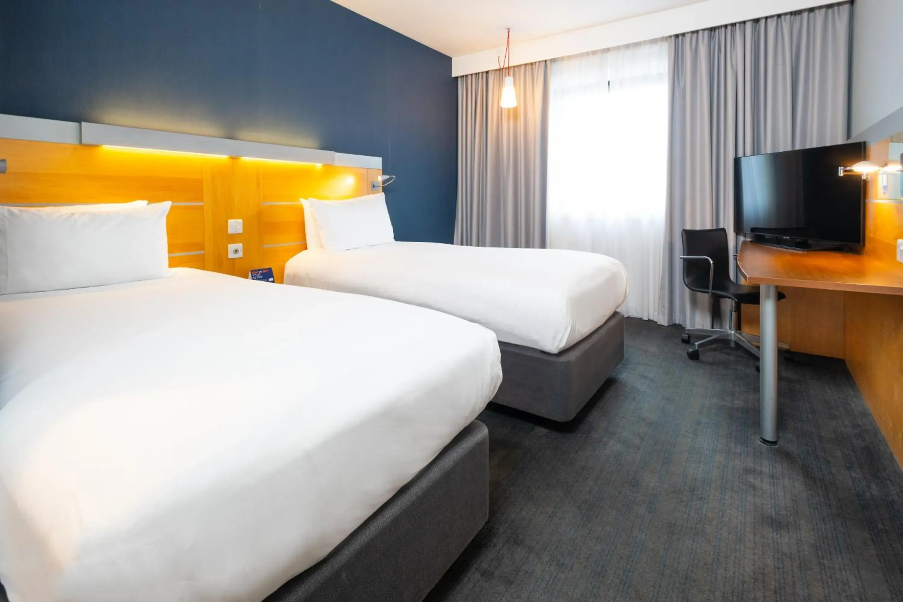 Standard Twin Room with Free Hot Breakfast in Holiday Inn Express Stevenage by IHG Standard Twin Room with Free Hot Breakfast in Holiday Inn Express Stevenage by IHG
