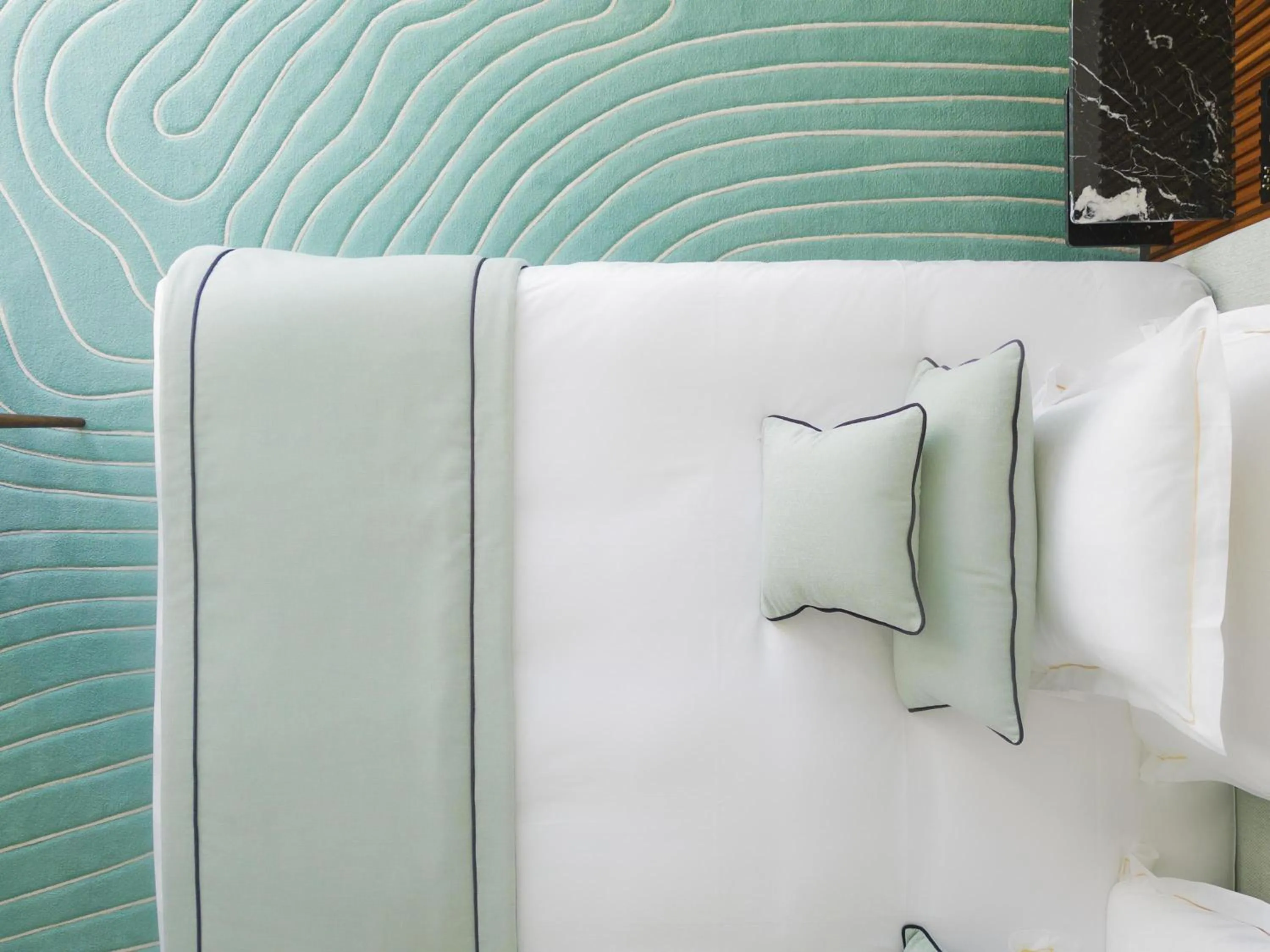 Photo of the whole room in Mondrian Cannes