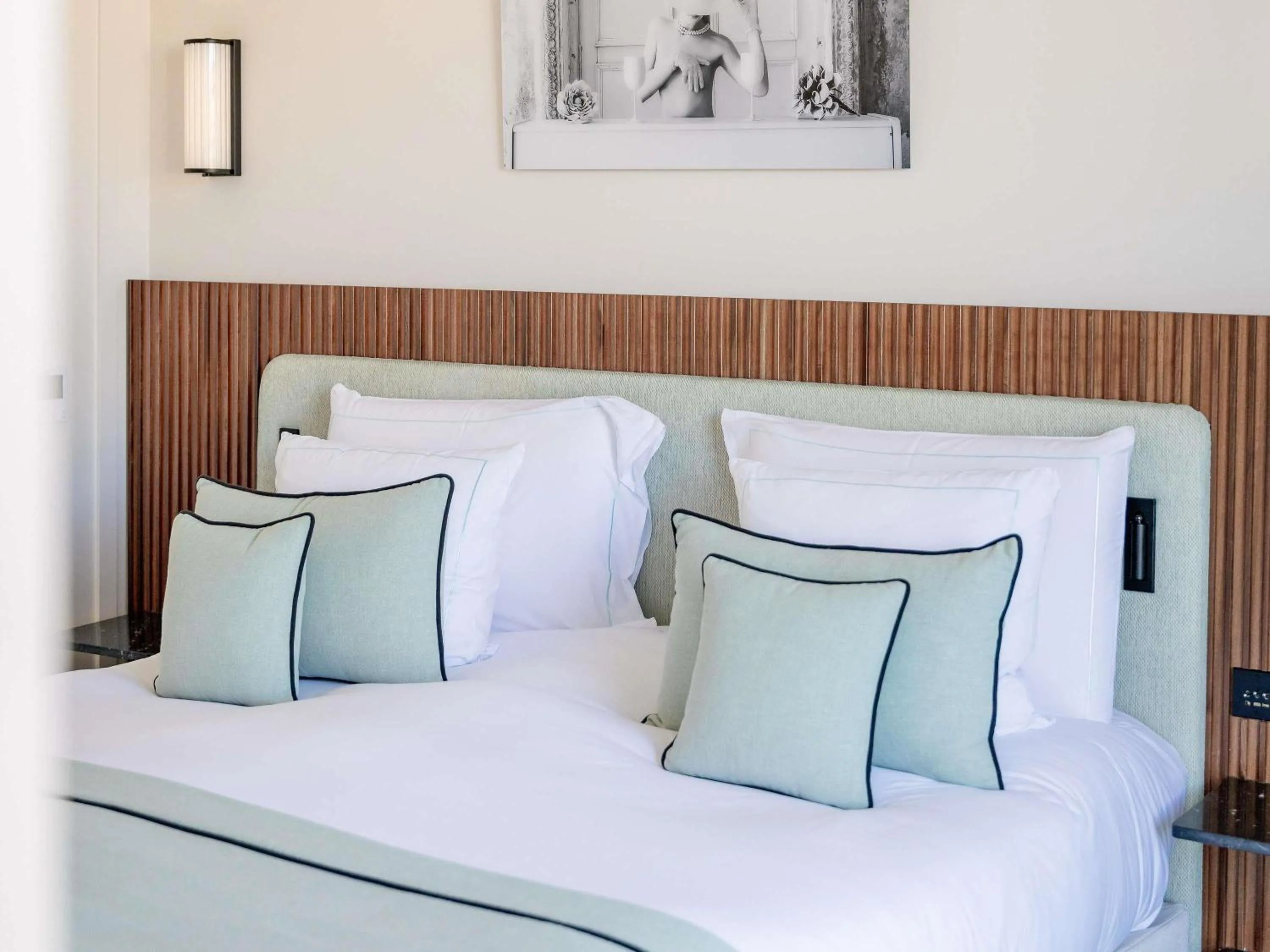 Bedroom, Bed in Mondrian Cannes