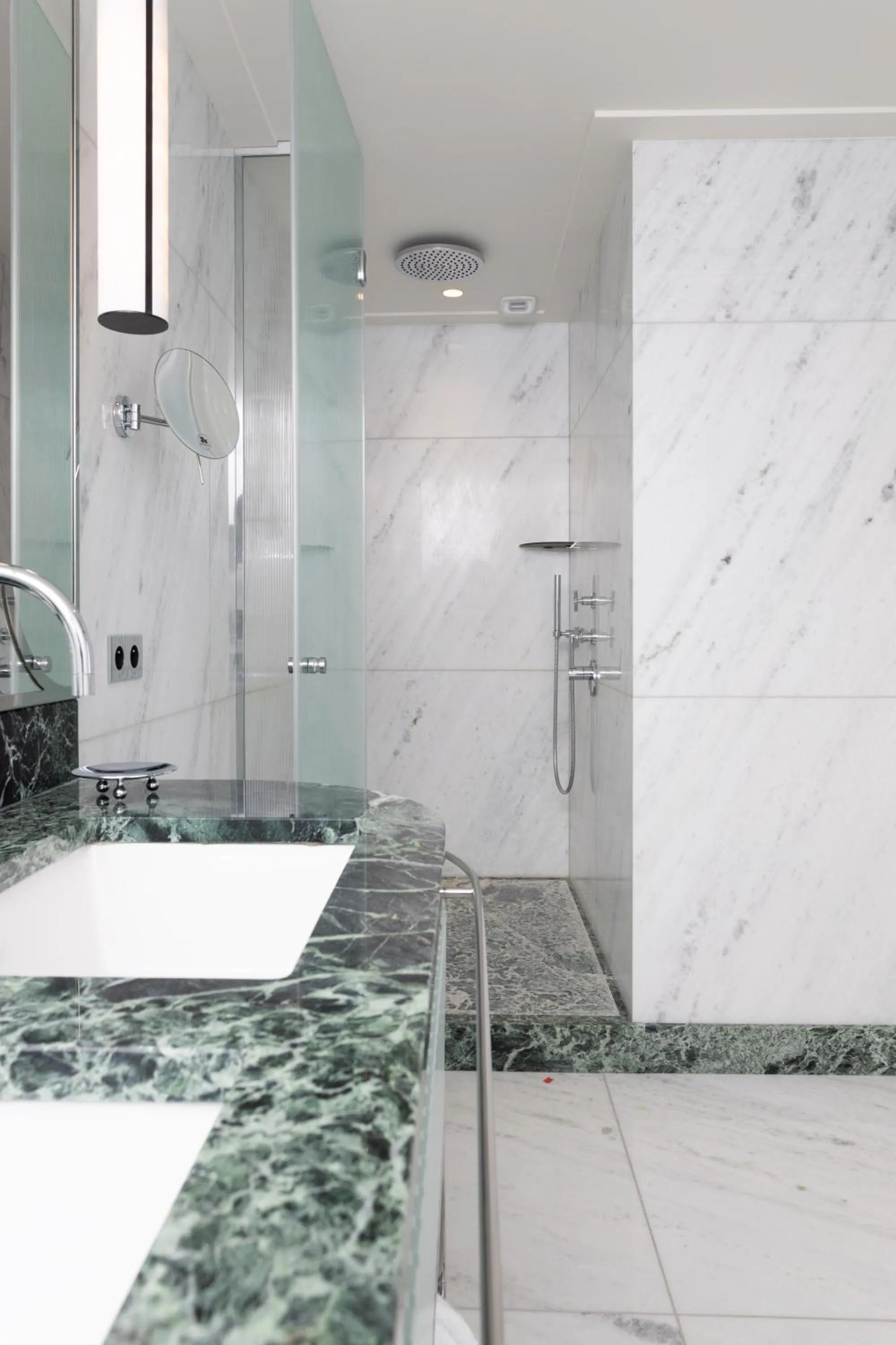 Shower in Mondrian Cannes