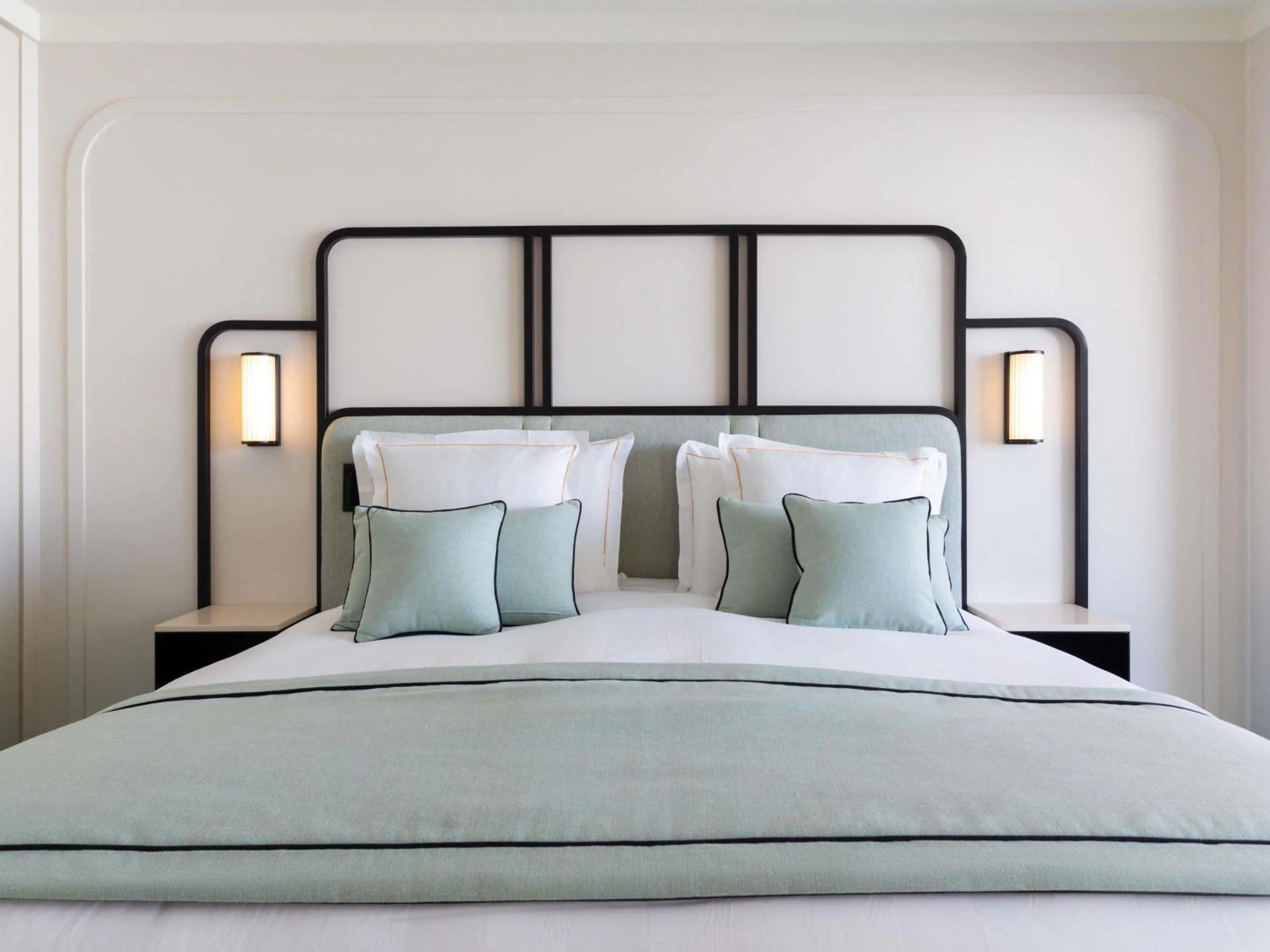 Bedroom, Bed in Mondrian Cannes