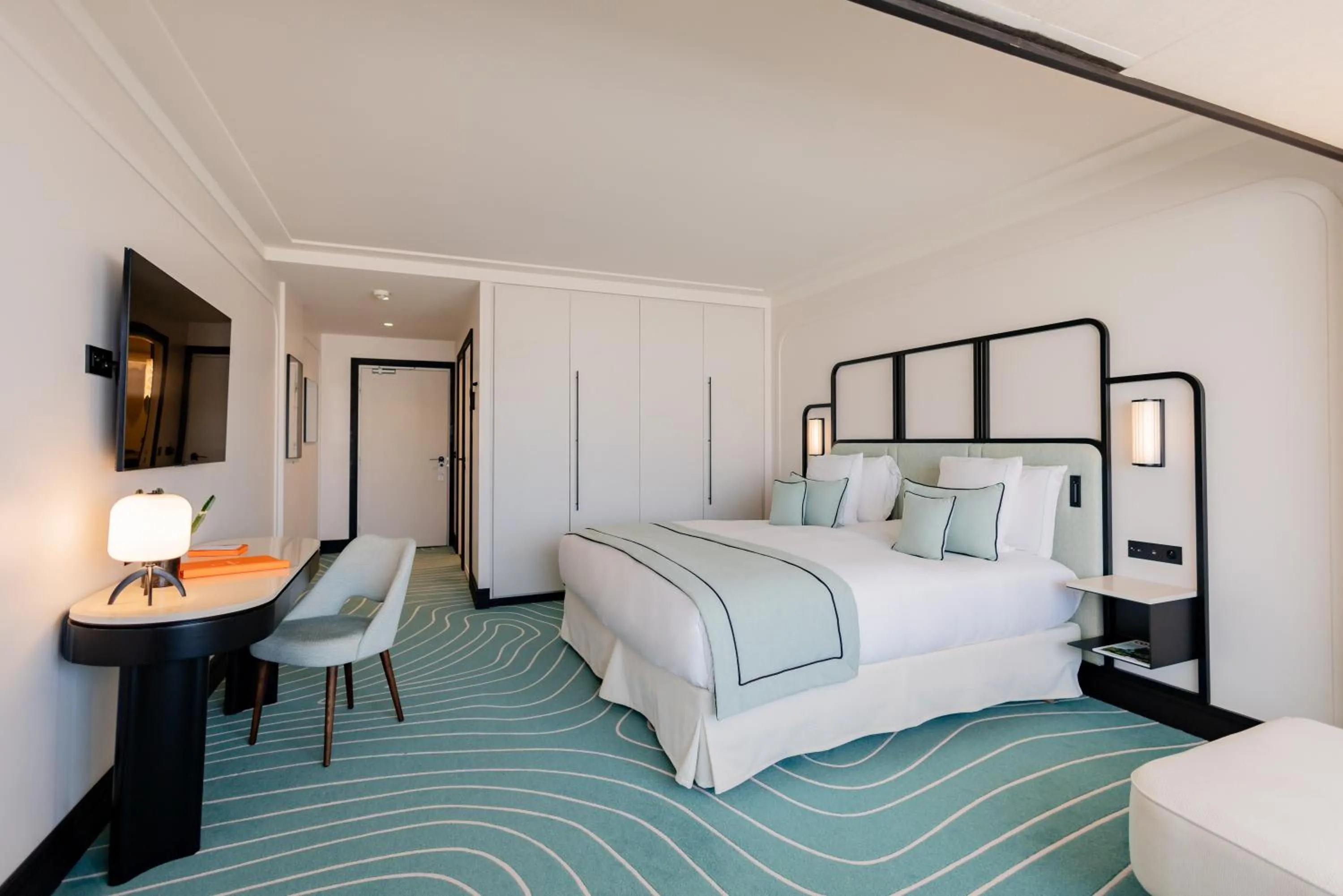 Bed in Mondrian Cannes