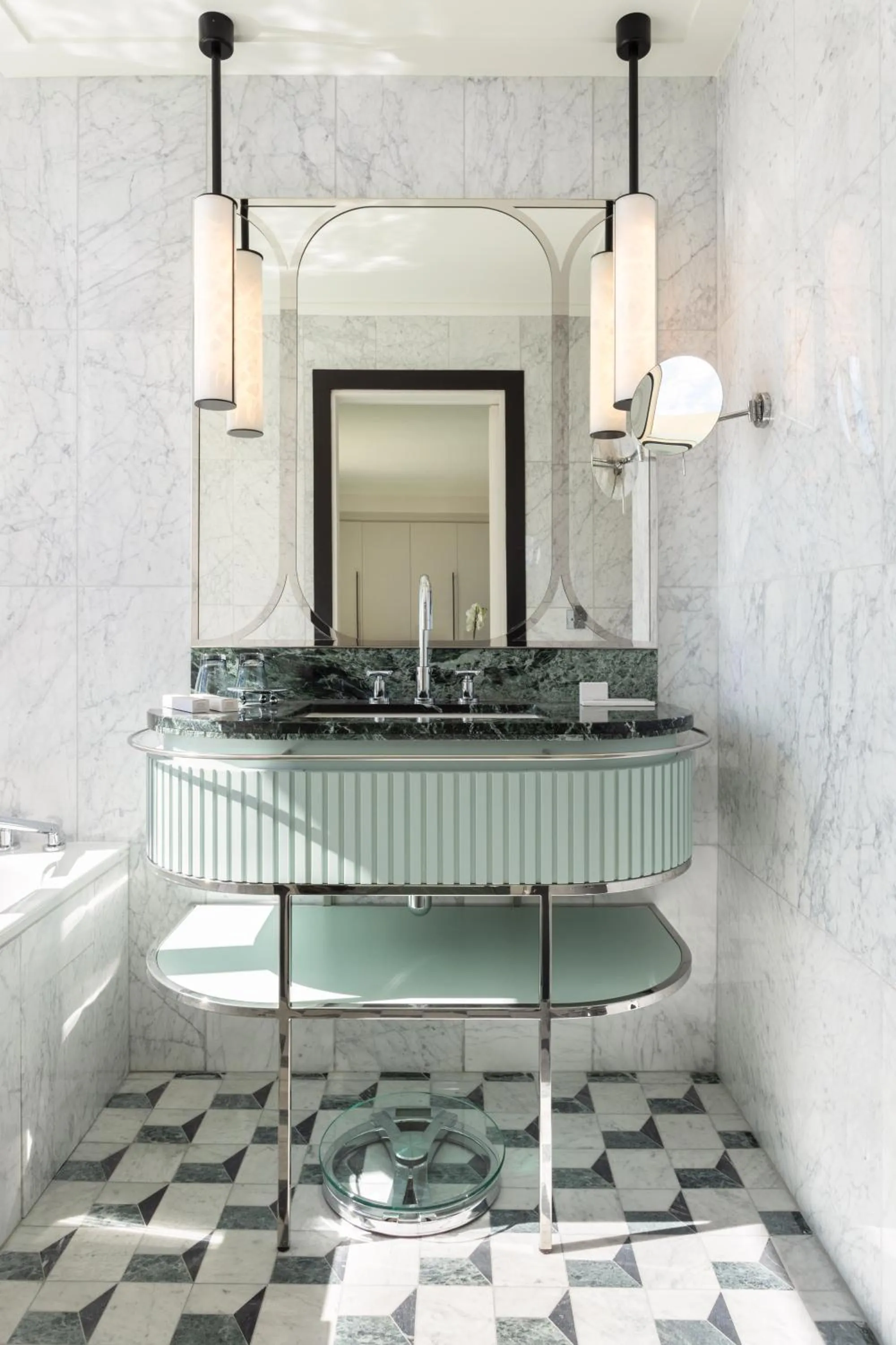 Bathroom in Mondrian Cannes