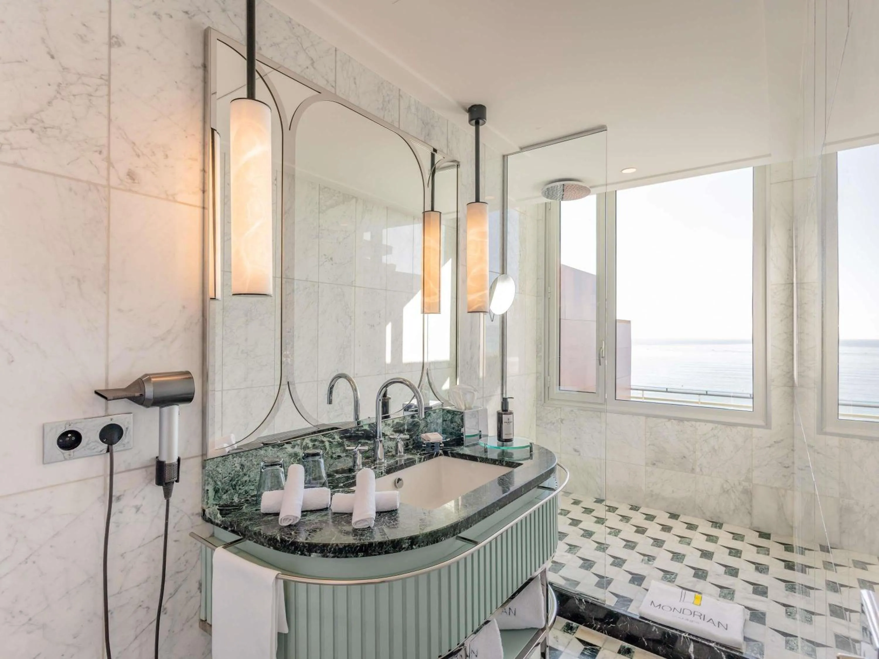 Bedroom in Mondrian Cannes