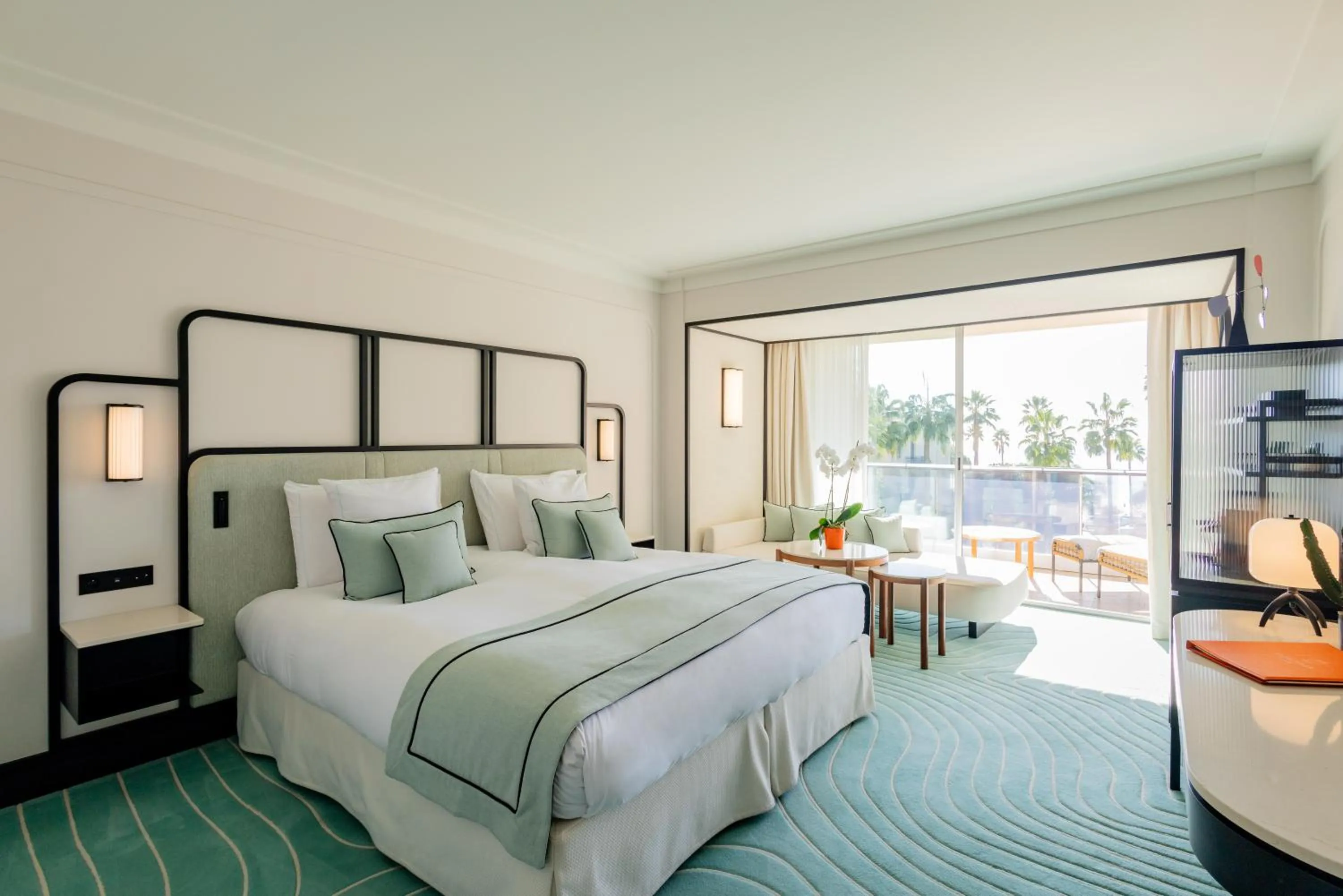 Bed in Mondrian Cannes