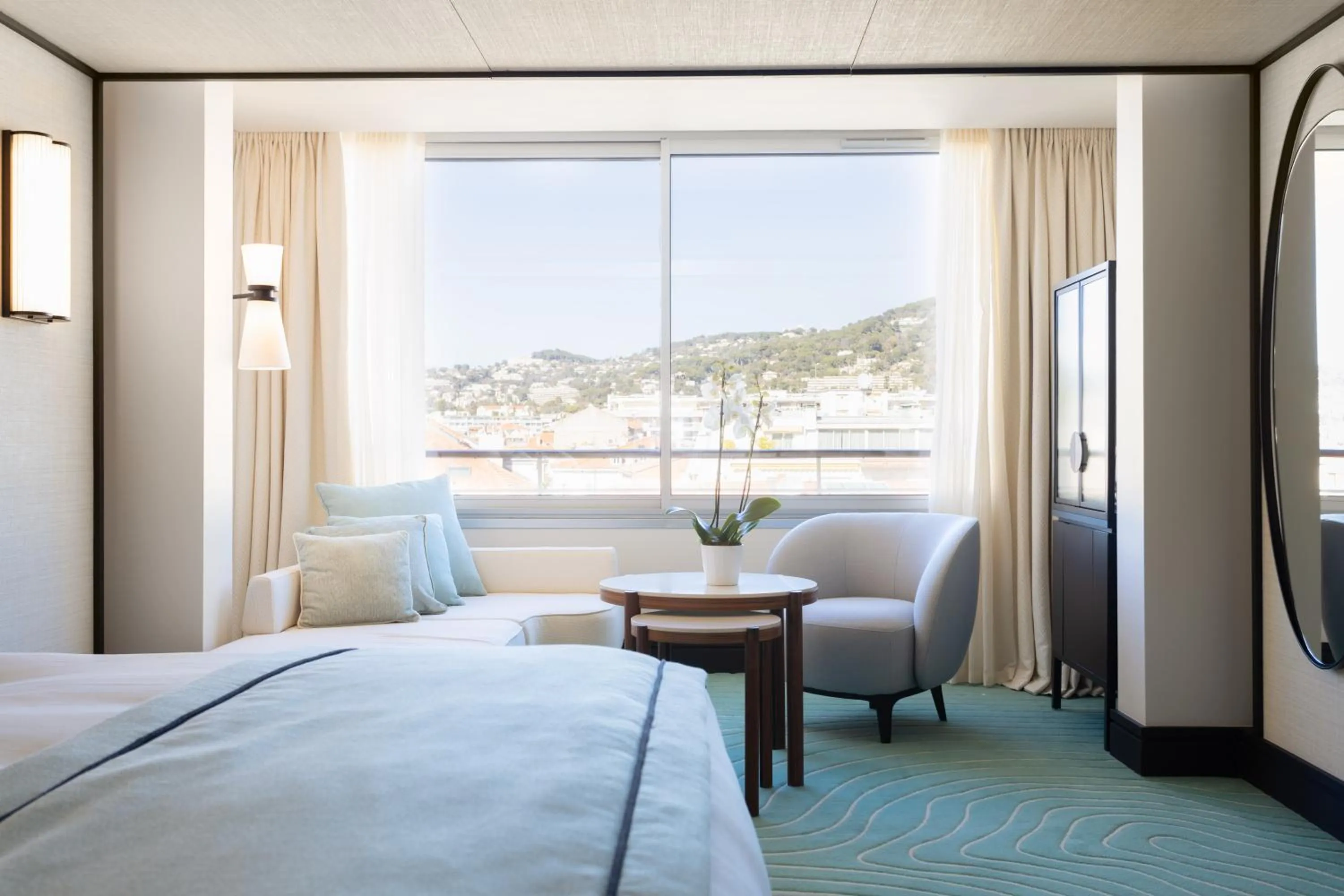 Seating area, Bed in Mondrian Cannes