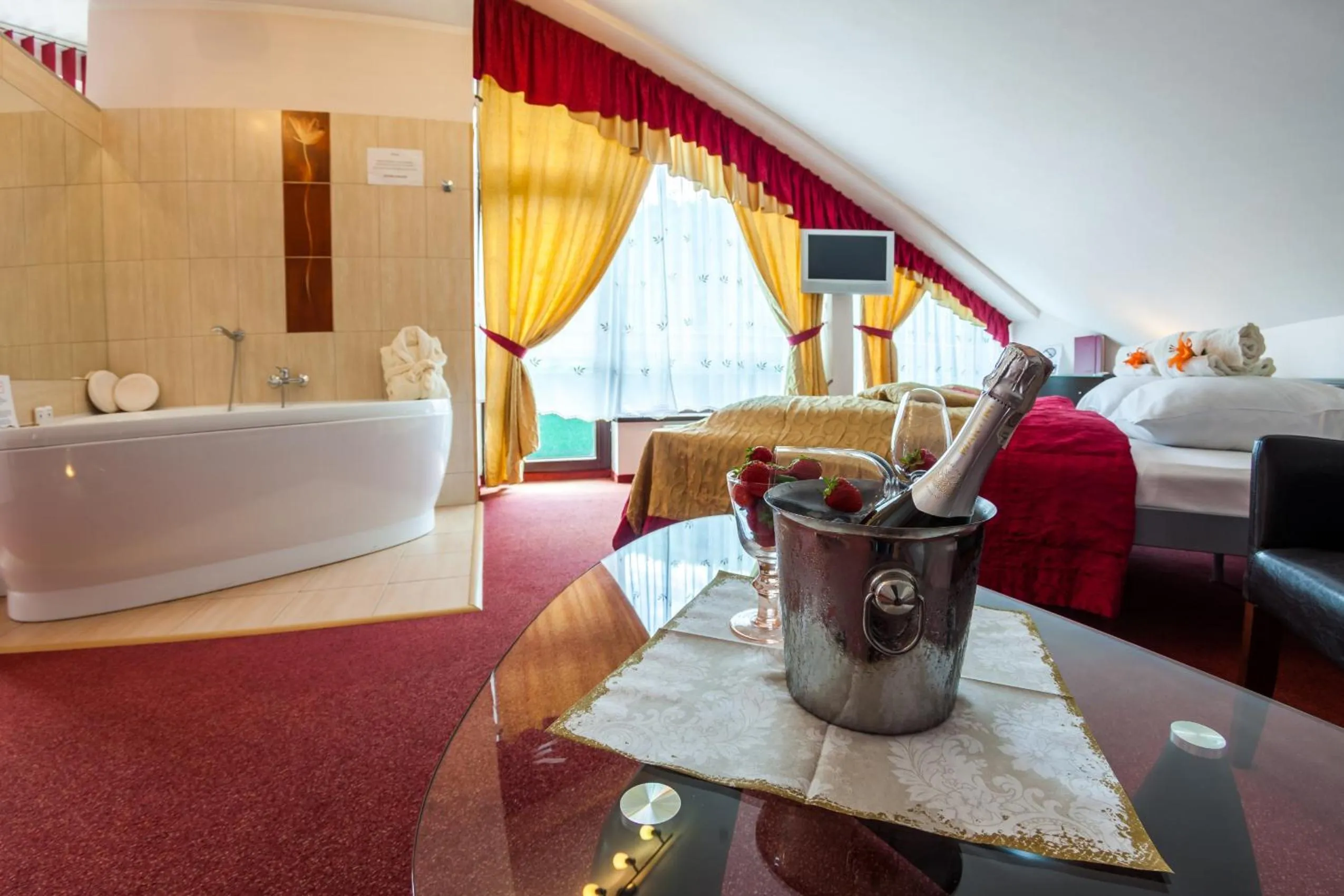 Photo of the whole room in Hotel Jaskółka